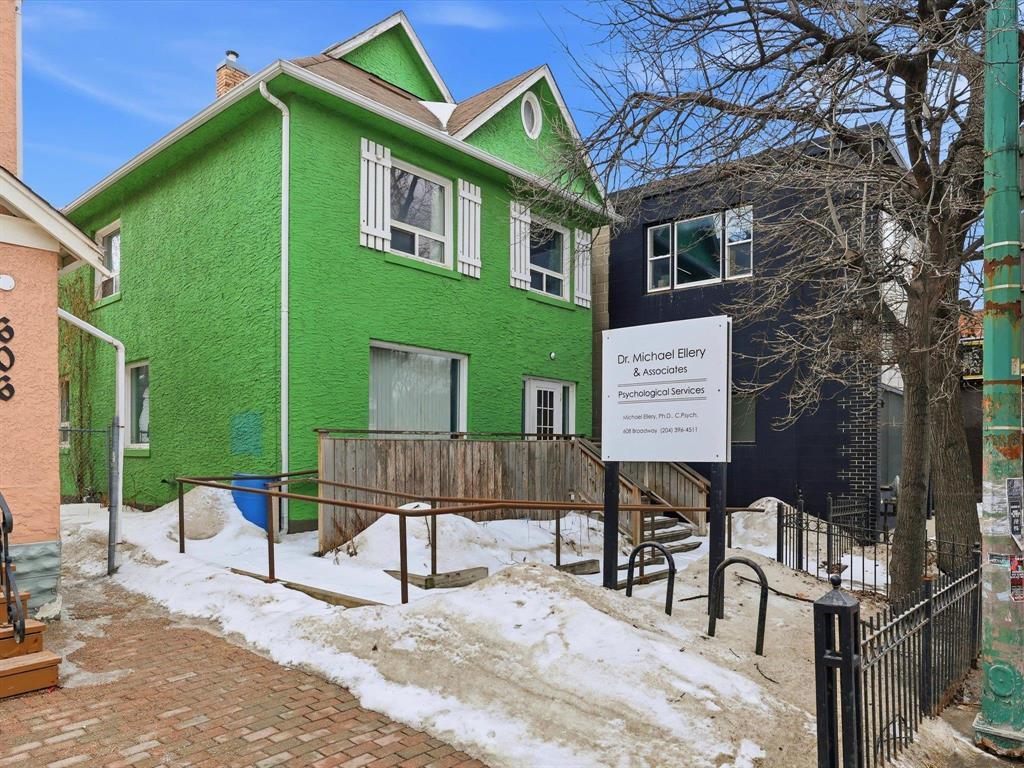 608 Broadway Street, Winnipeg, Manitoba R3C 0W8 - Photo 0 - 202614662