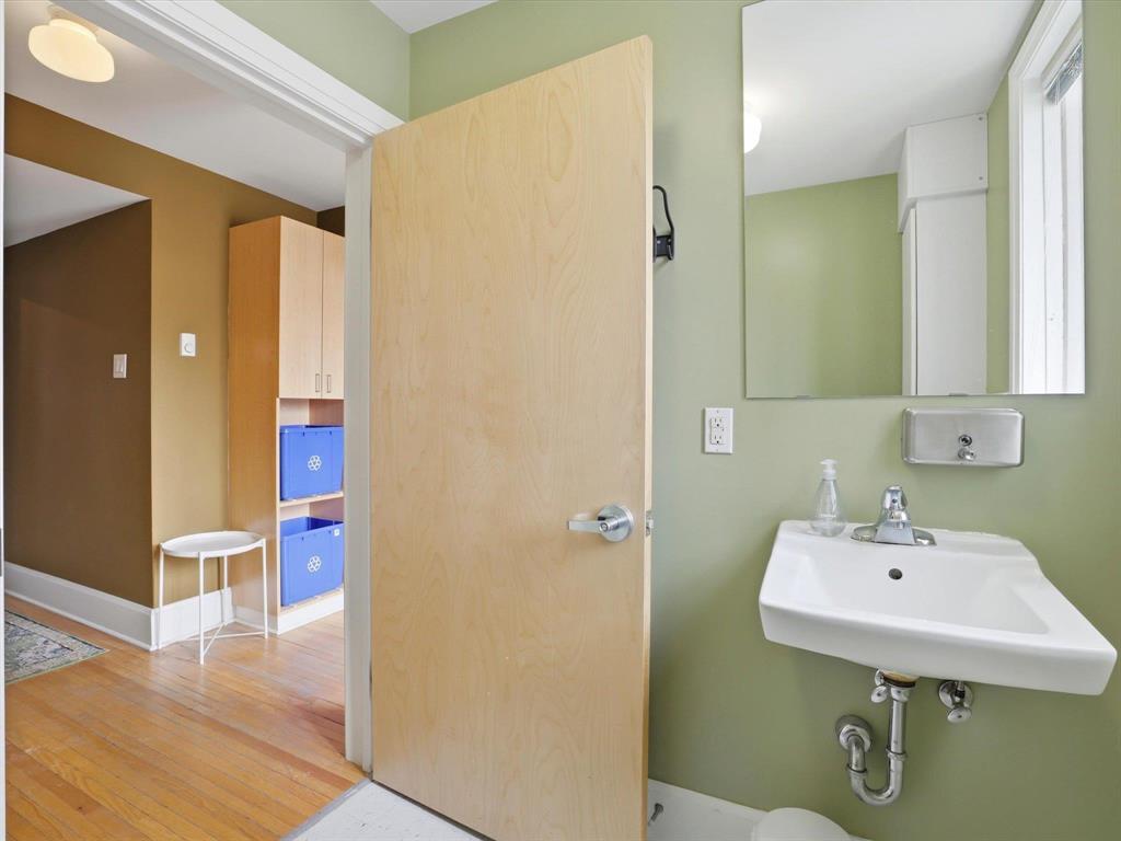 608 Broadway Street, Winnipeg, Manitoba R3C 0W8 - Photo 8 - 202614662