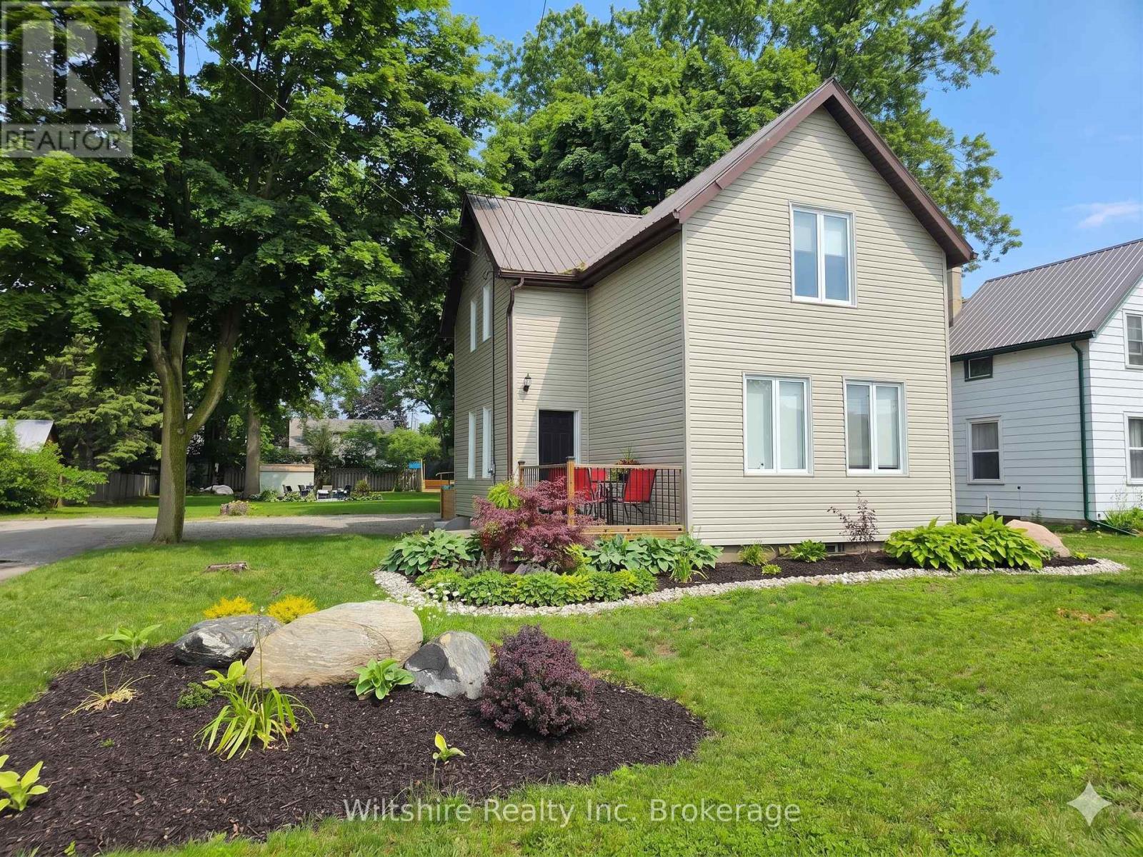 10 Pearl Street, Tillsonburg, Ontario  N4G 1L3 - Photo 2 - X12649490