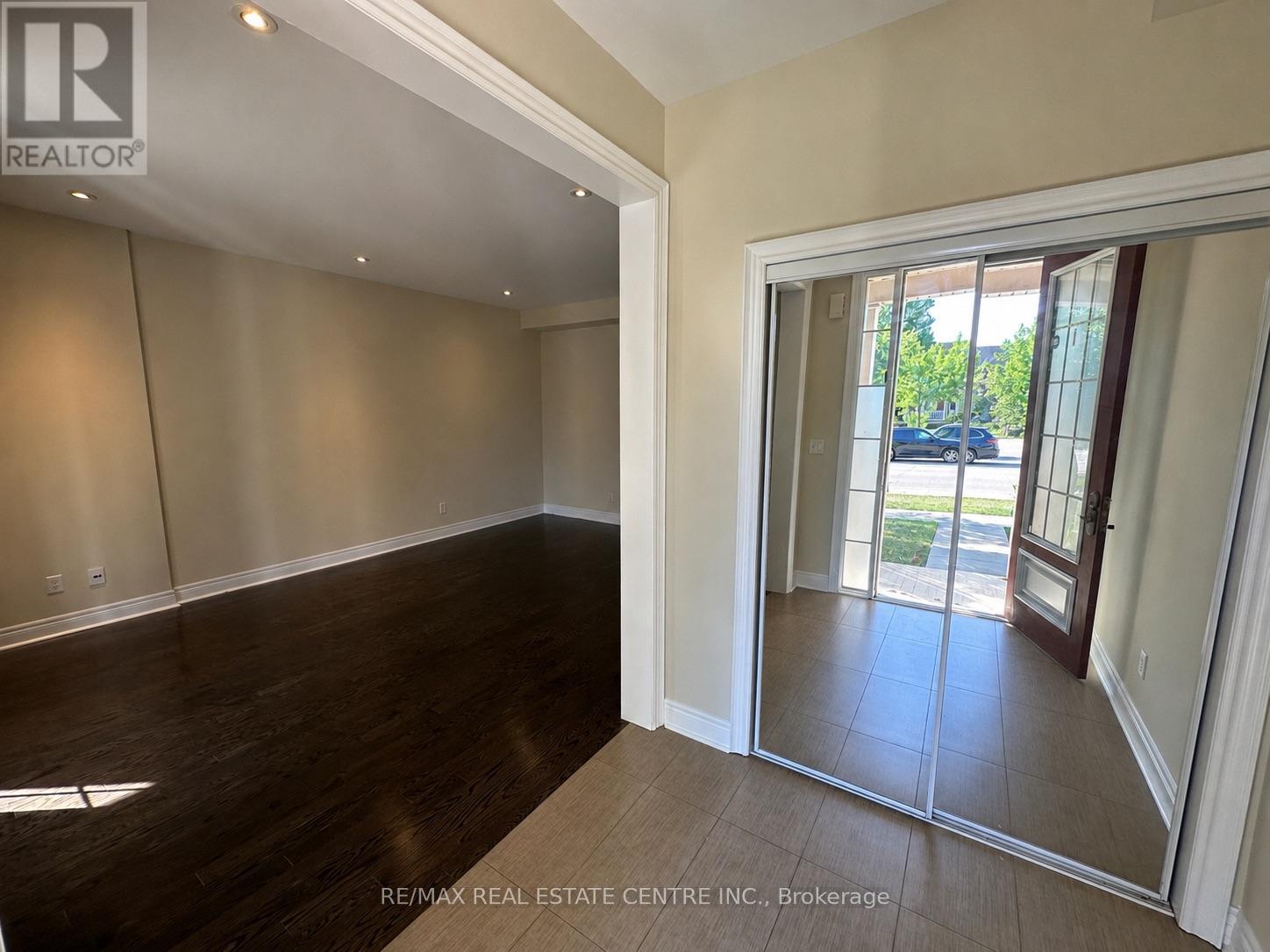 2491 Postmaster Drive, Oakville, Ontario  L6M 0L5 - Photo 3 - W13444572