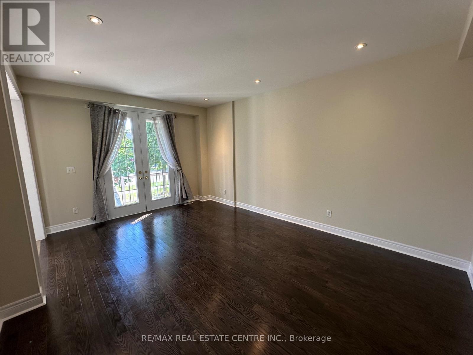 2491 Postmaster Drive, Oakville, Ontario  L6M 0L5 - Photo 6 - W13444572