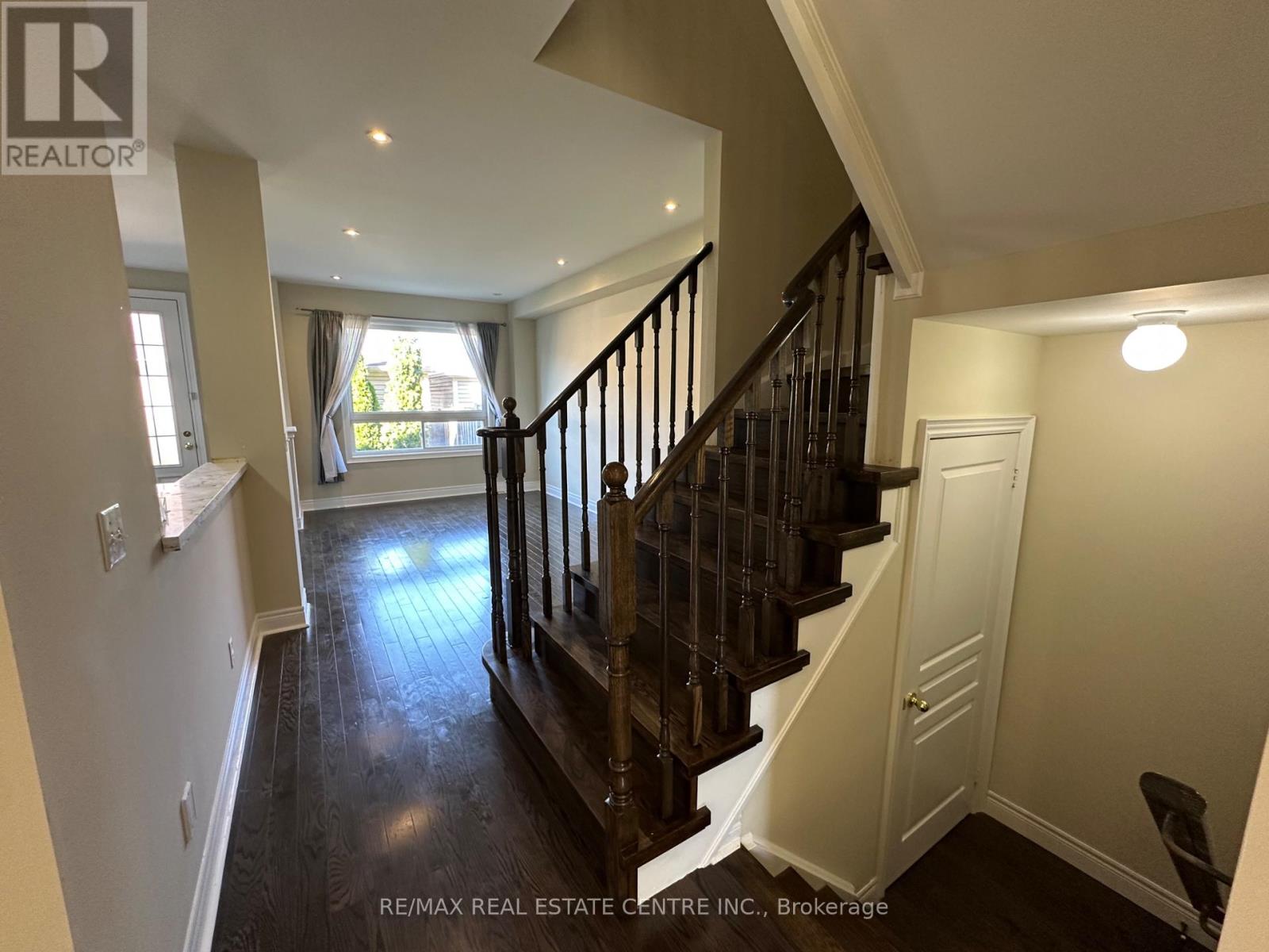 2491 Postmaster Drive, Oakville, Ontario  L6M 0L5 - Photo 7 - W13444572