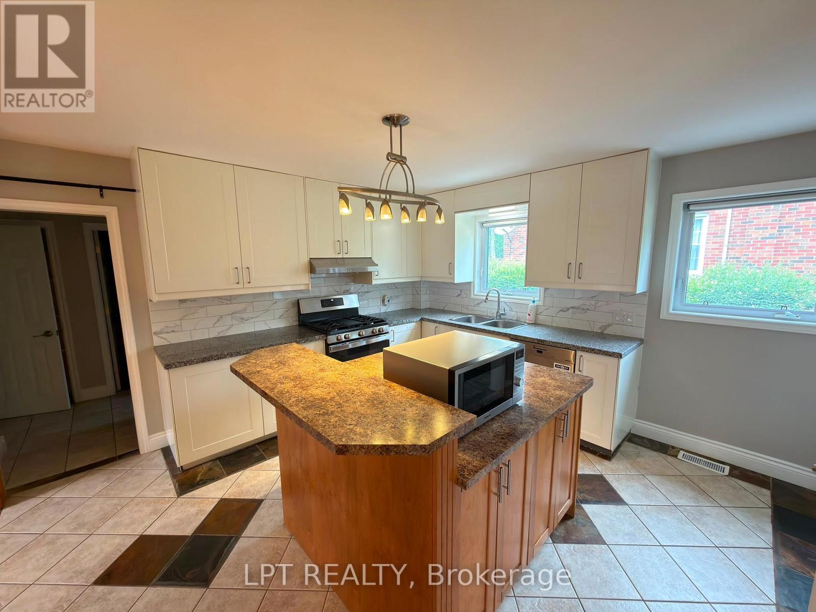 20 Gregory Street, Brampton, Ontario  L6Y 1G1 - Photo 5 - W13456406