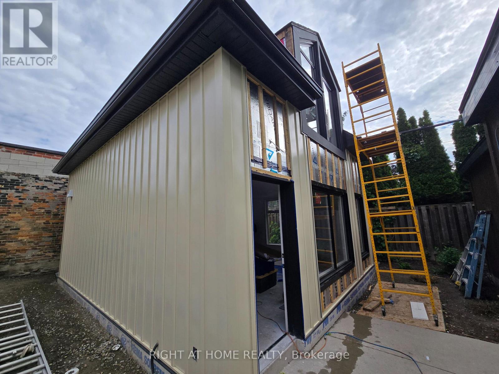 Garden Suite - 1103 Dufferin Street, Toronto, Ontario  M6H 4B5 - Photo 12 - W13459904