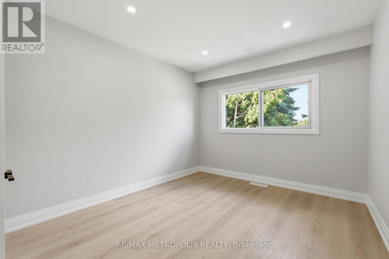 14 Mcroberts Avenue, Toronto, Ontario  M6E 4P4 - Photo 13 - W13472138