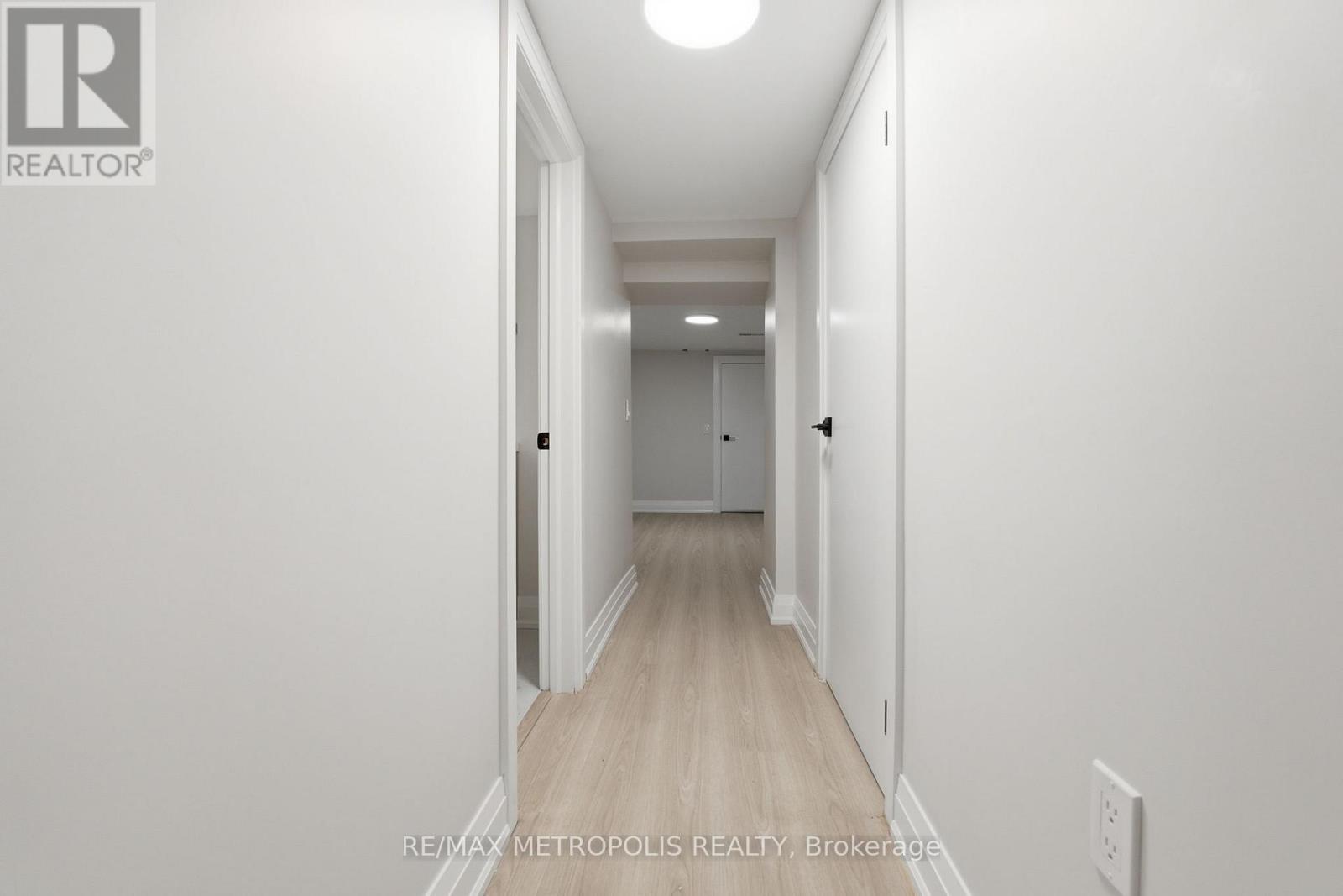 14 Mcroberts Avenue, Toronto, Ontario  M6E 4P4 - Photo 26 - W13472138