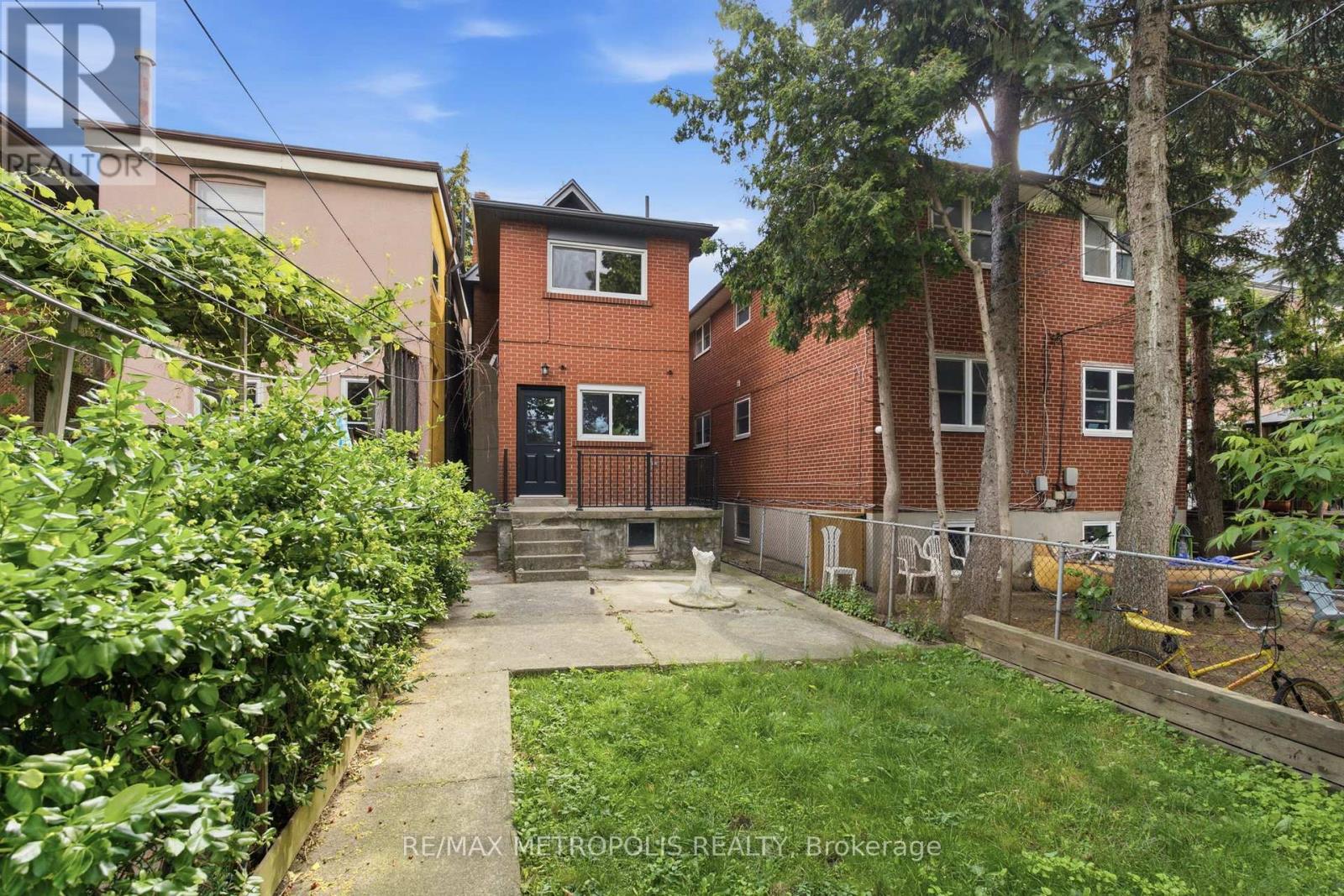 14 Mcroberts Avenue, Toronto, Ontario  M6E 4P4 - Photo 33 - W13472138