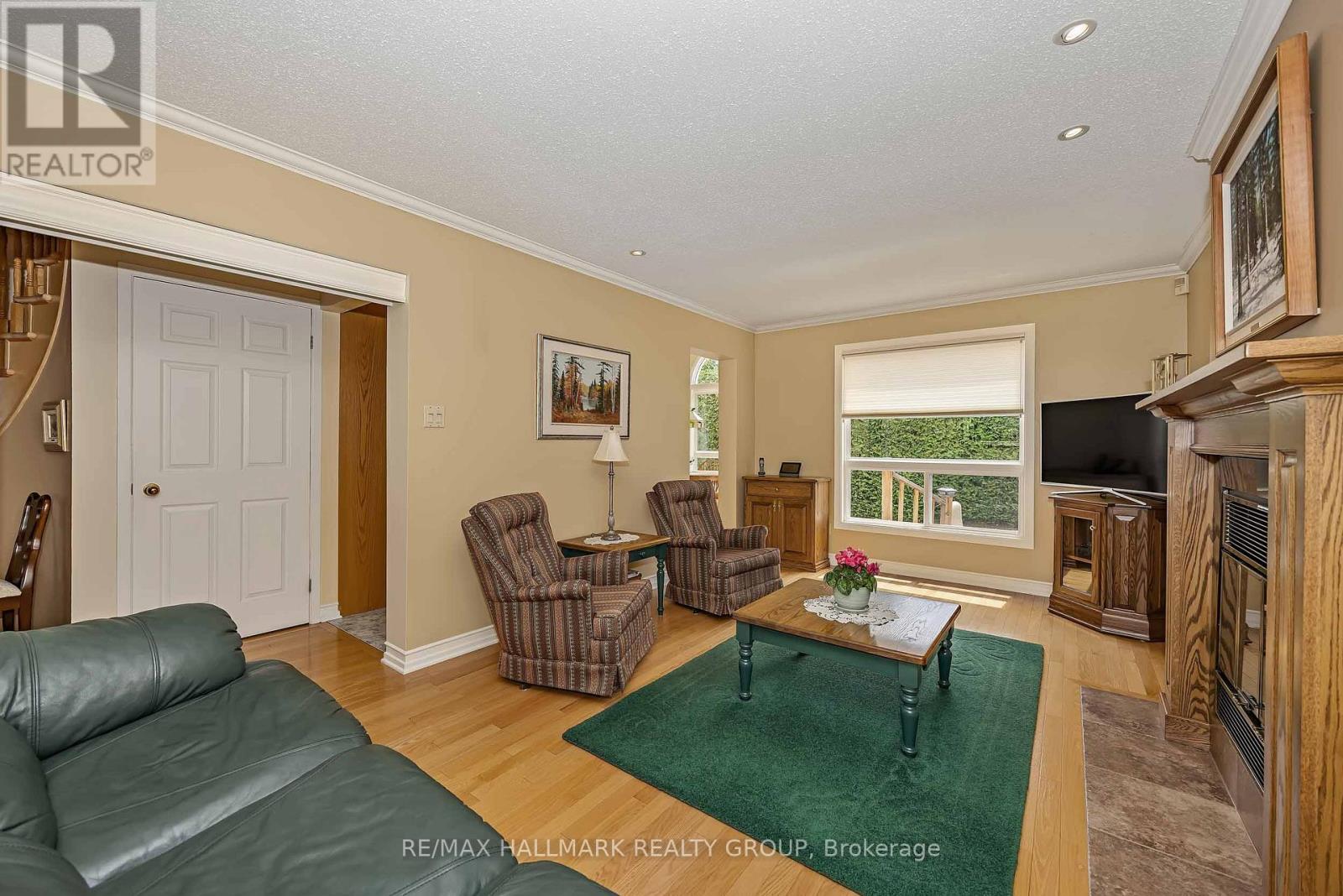 6586 Morningview Street, Ottawa, Ontario  K1C 6N9 - Photo 17 - X12960474