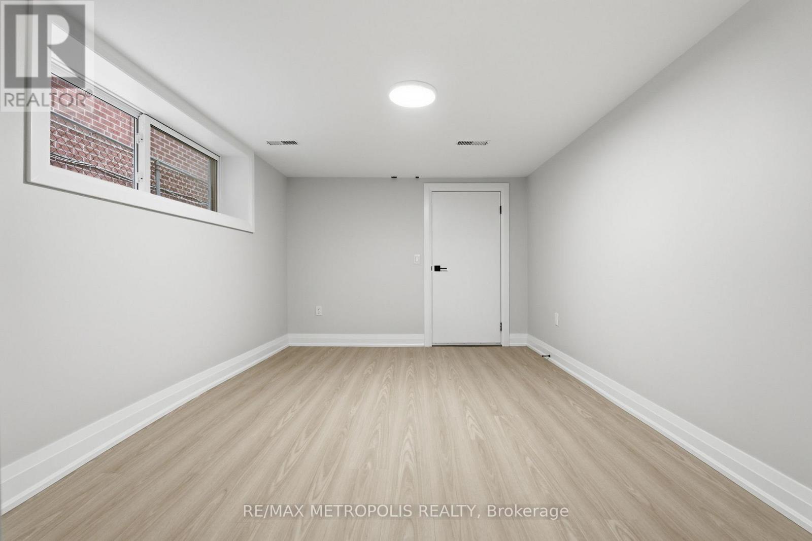14 Mcroberts Avenue, Toronto, Ontario  M6E 4P4 - Photo 27 - W13472138
