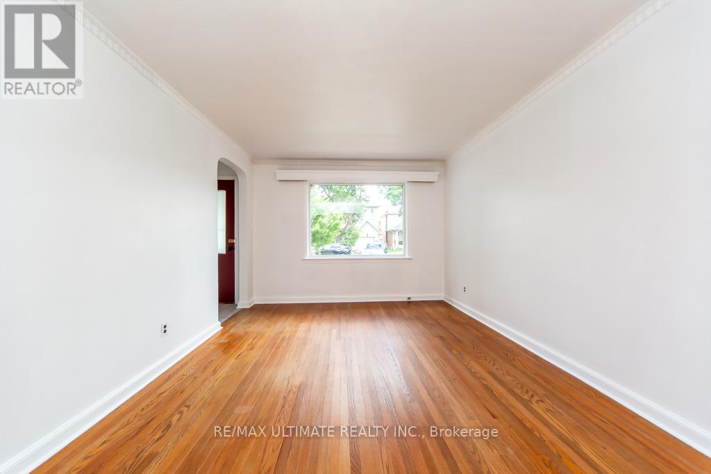 61 Yorkview Drive, Toronto, Ontario  M2R 1J7 - Photo 8 - W13474152