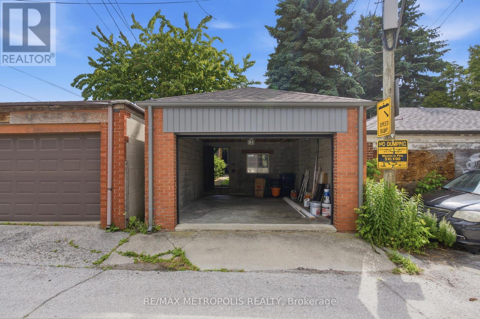 14 Mcroberts Avenue, Toronto, Ontario  M6E 4P4 - Photo 34 - W13472138