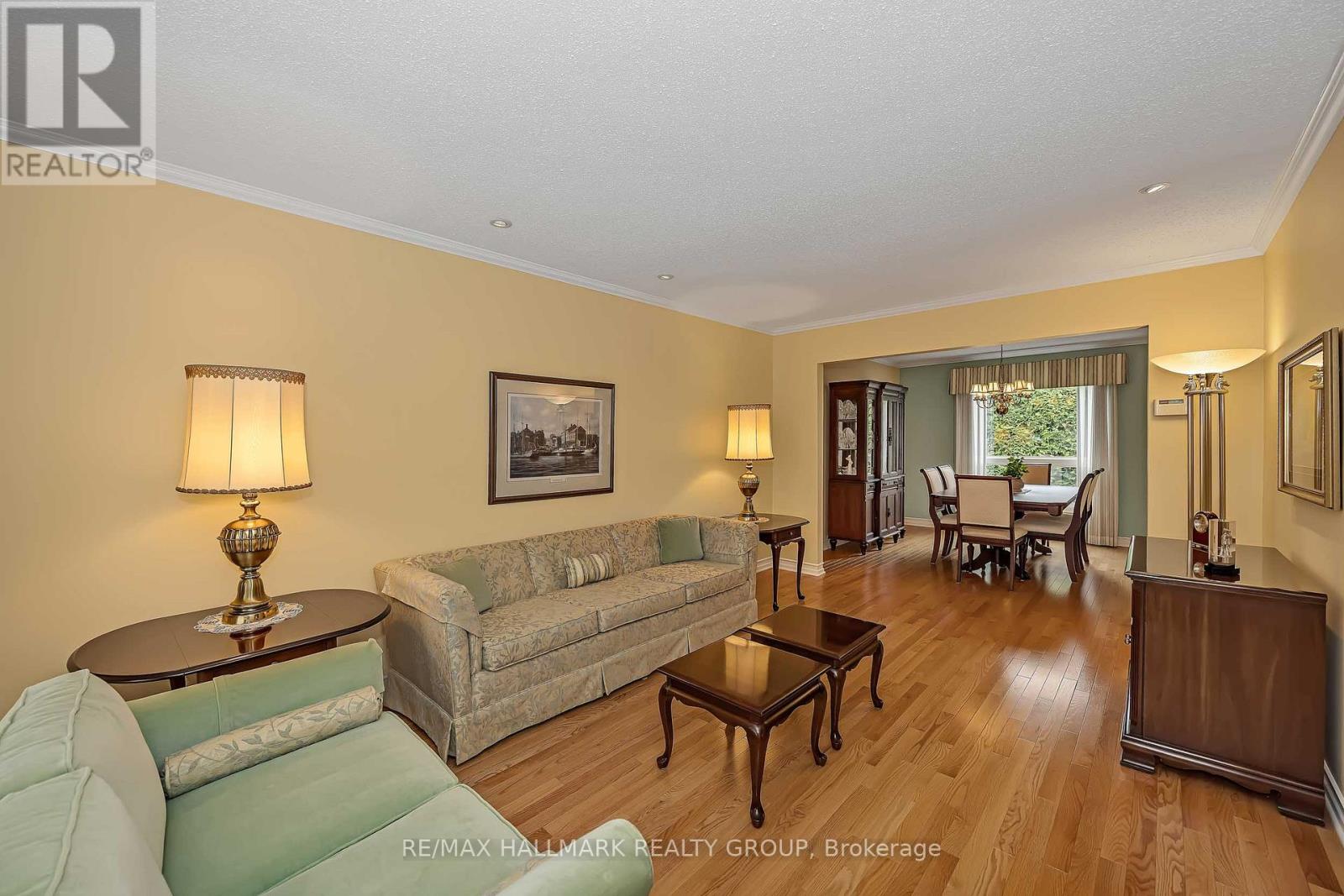6586 Morningview Street, Ottawa, Ontario  K1C 6N9 - Photo 6 - X12960474
