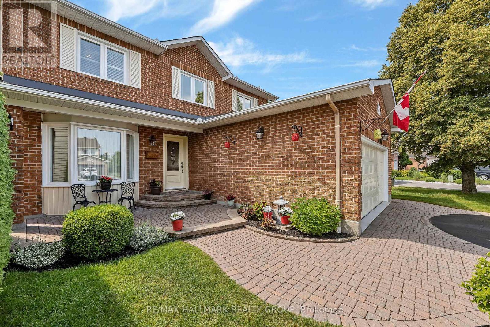 6586 Morningview Street, Ottawa, Ontario  K1C 6N9 - Photo 2 - X12960474