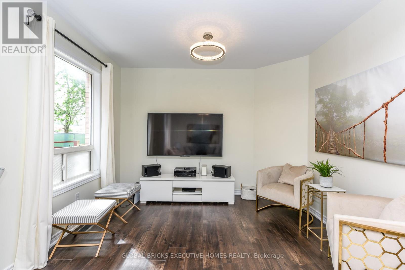 3435 Artesina Drive, Mississauga, Ontario  L5M 7K3 - Photo 4 - W13472364