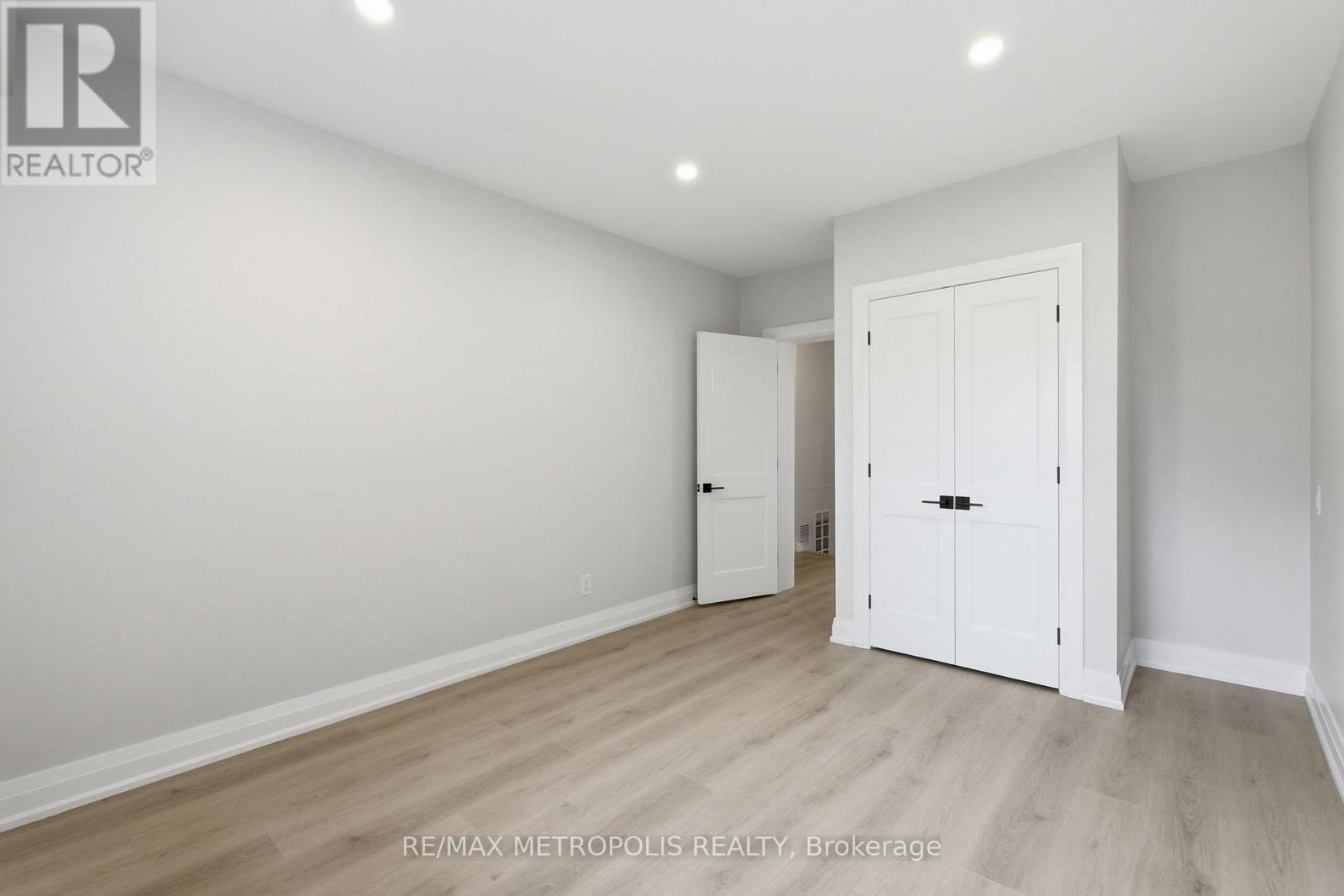 14 Mcroberts Avenue, Toronto, Ontario  M6E 4P4 - Photo 15 - W13472138