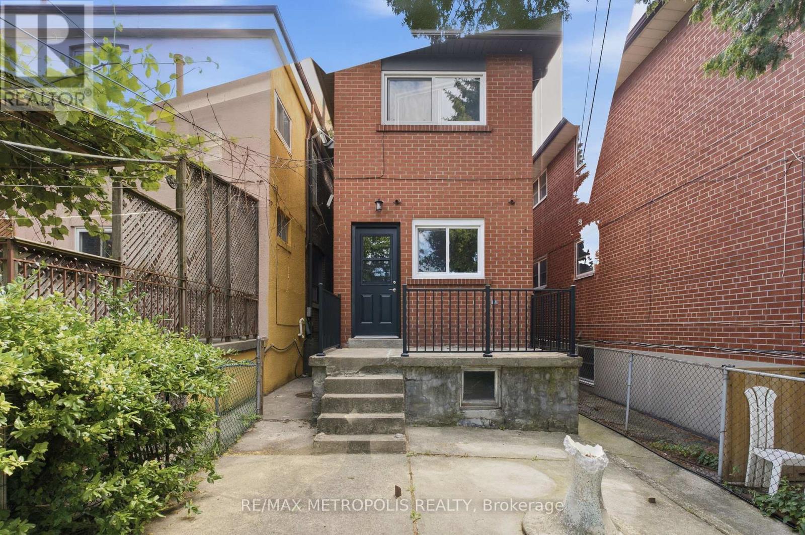 14 Mcroberts Avenue, Toronto, Ontario  M6E 4P4 - Photo 35 - W13472138