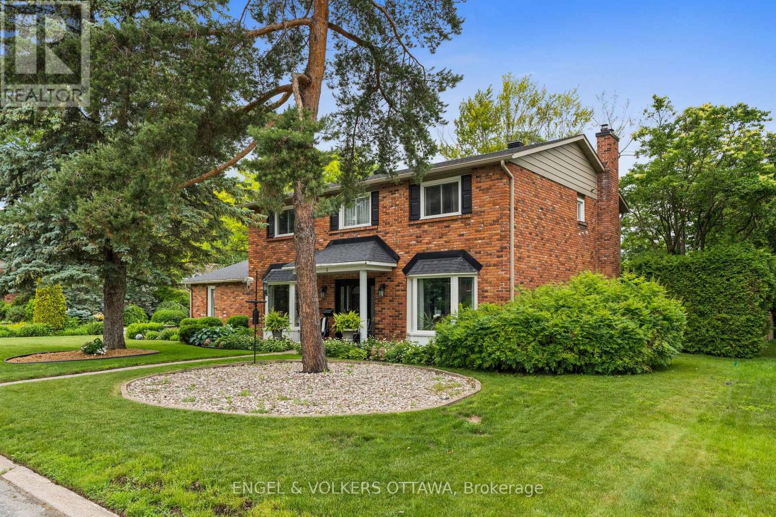 1 Erinlea Court, Ottawa, Ontario  K2E 7C8 - Photo 5 - X13034136