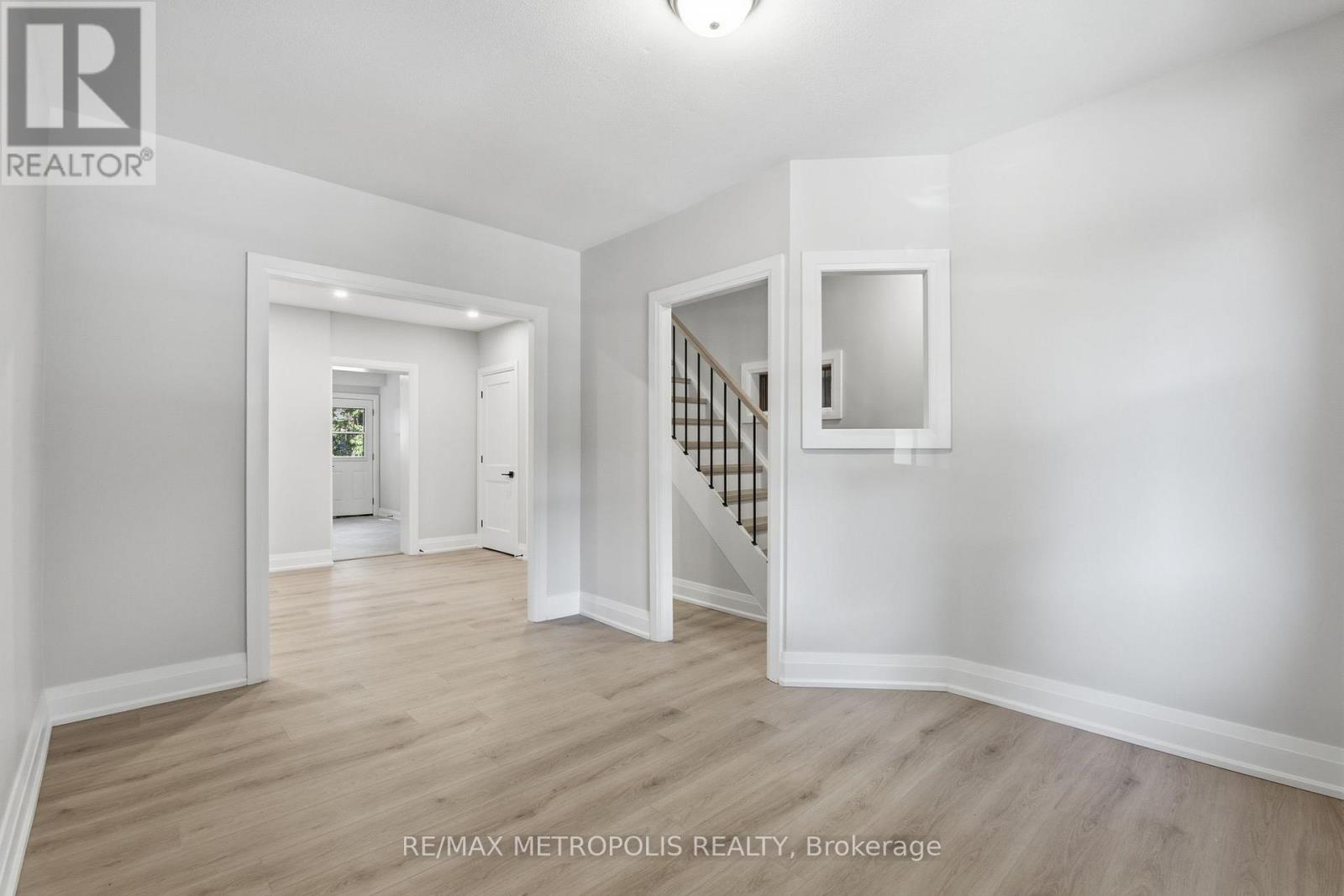 14 Mcroberts Avenue, Toronto, Ontario  M6E 4P4 - Photo 7 - W13472138