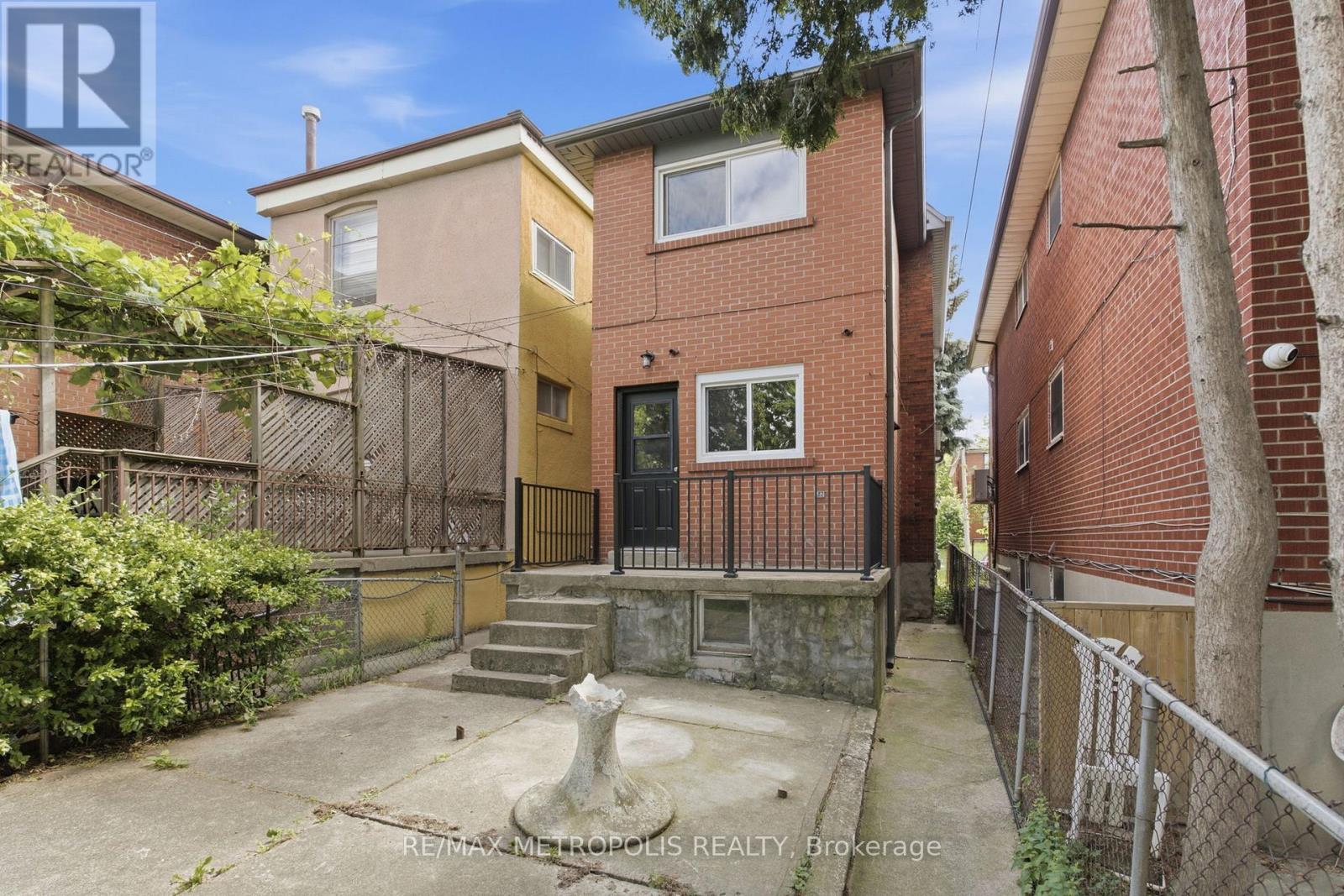 14 Mcroberts Avenue, Toronto, Ontario  M6E 4P4 - Photo 36 - W13472138