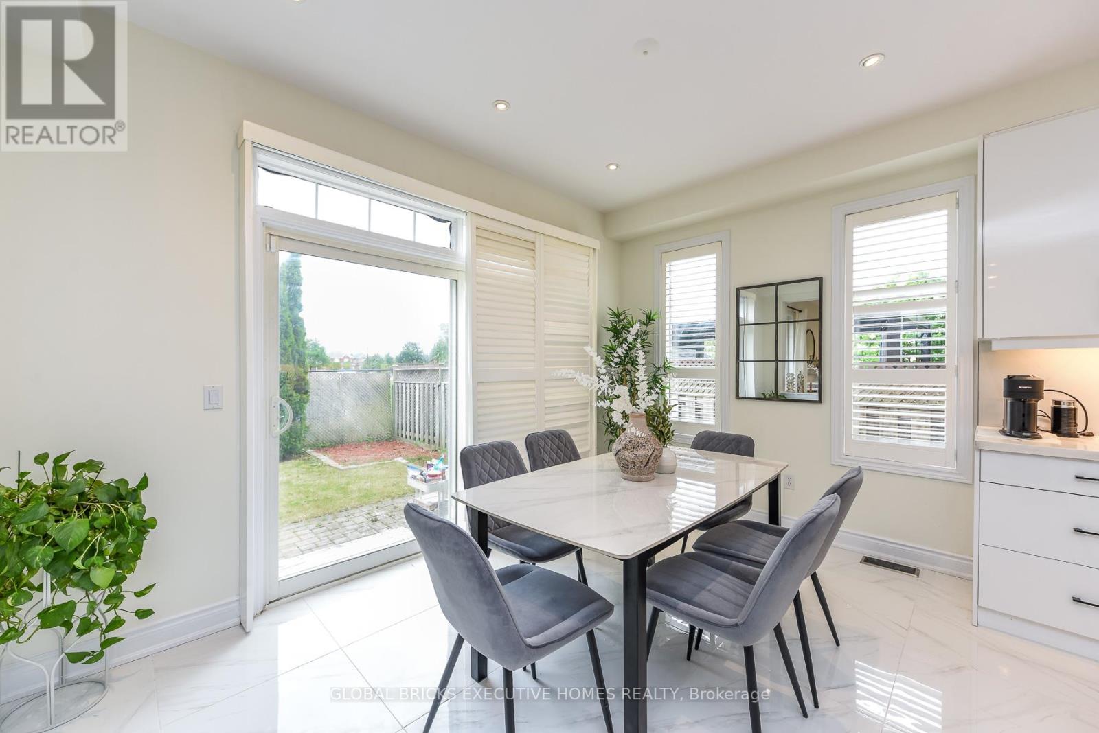 3435 Artesina Drive, Mississauga, Ontario  L5M 7K3 - Photo 14 - W13472364