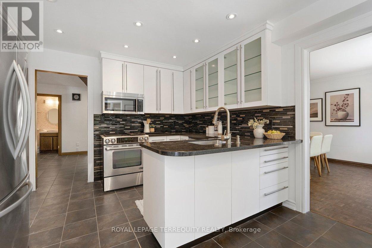 236 Whitchurch Mews, Mississauga, Ontario  L5A 4B3 - Photo 12 - W13473324