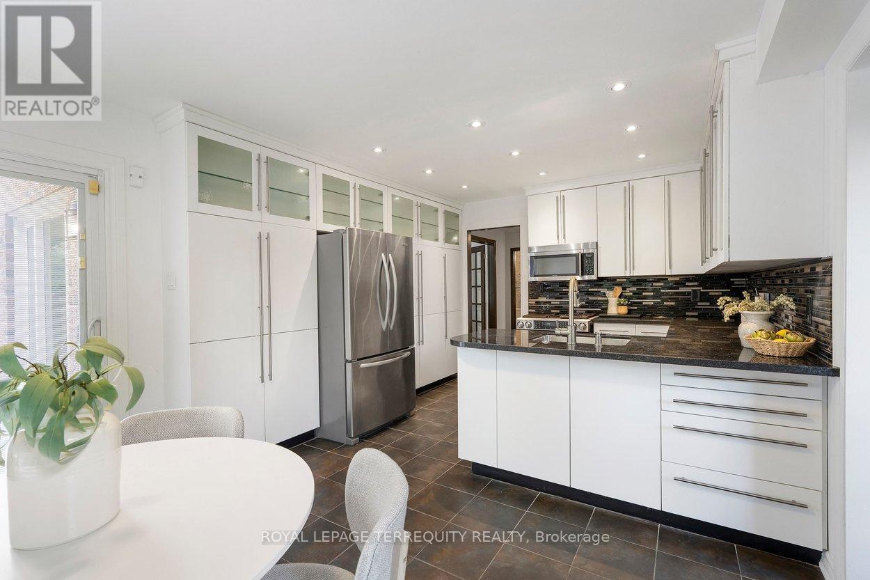 236 Whitchurch Mews, Mississauga, Ontario  L5A 4B3 - Photo 11 - W13473324