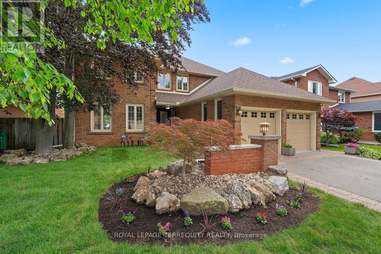 236 Whitchurch Mews, Mississauga, Ontario  L5A 4B3 - Photo 3 - W13473324