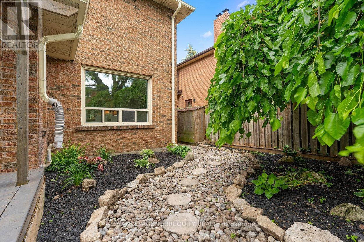 236 Whitchurch Mews, Mississauga, Ontario  L5A 4B3 - Photo 34 - W13473324
