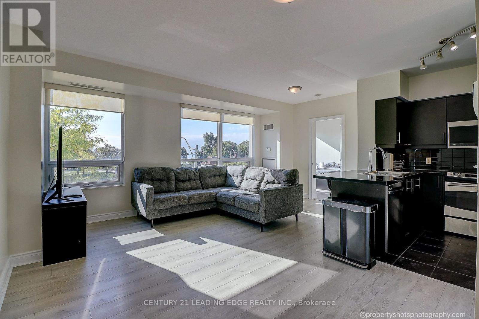 303 - 1900 Lakeshore Boulevard, Toronto, Ontario  M6S 1A4 - Photo 2 - W13474246