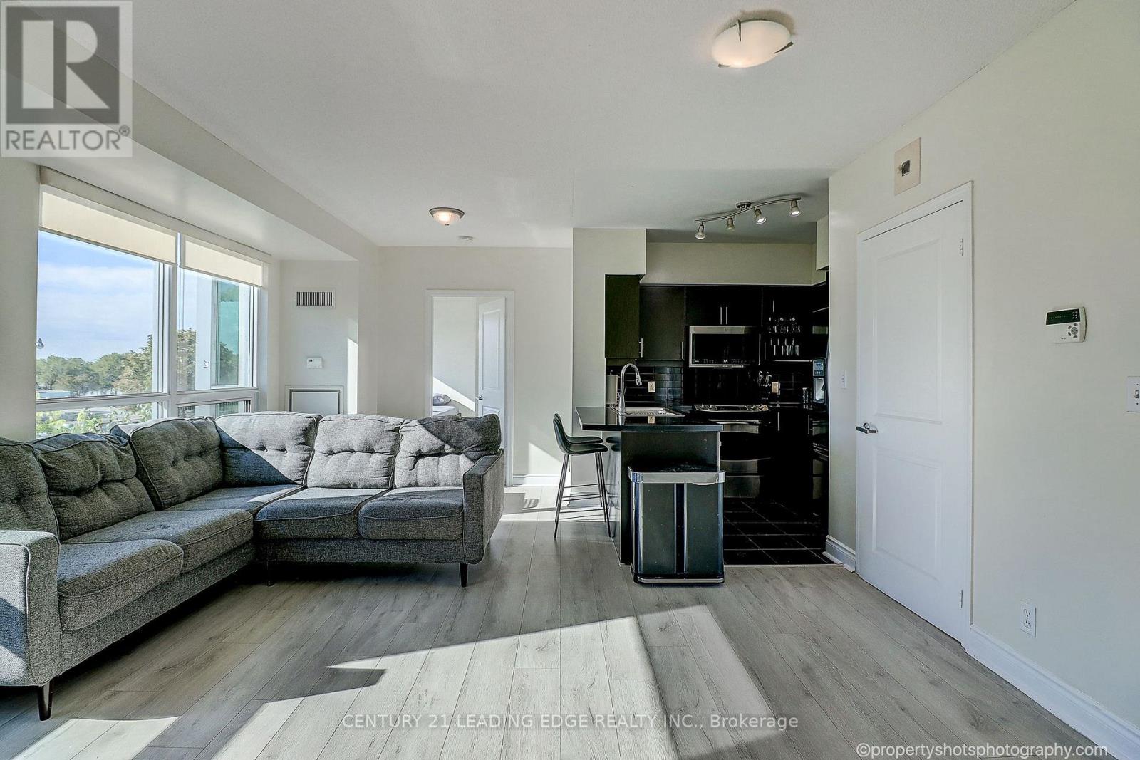 303 - 1900 Lakeshore Boulevard, Toronto, Ontario  M6S 1A4 - Photo 3 - W13474246