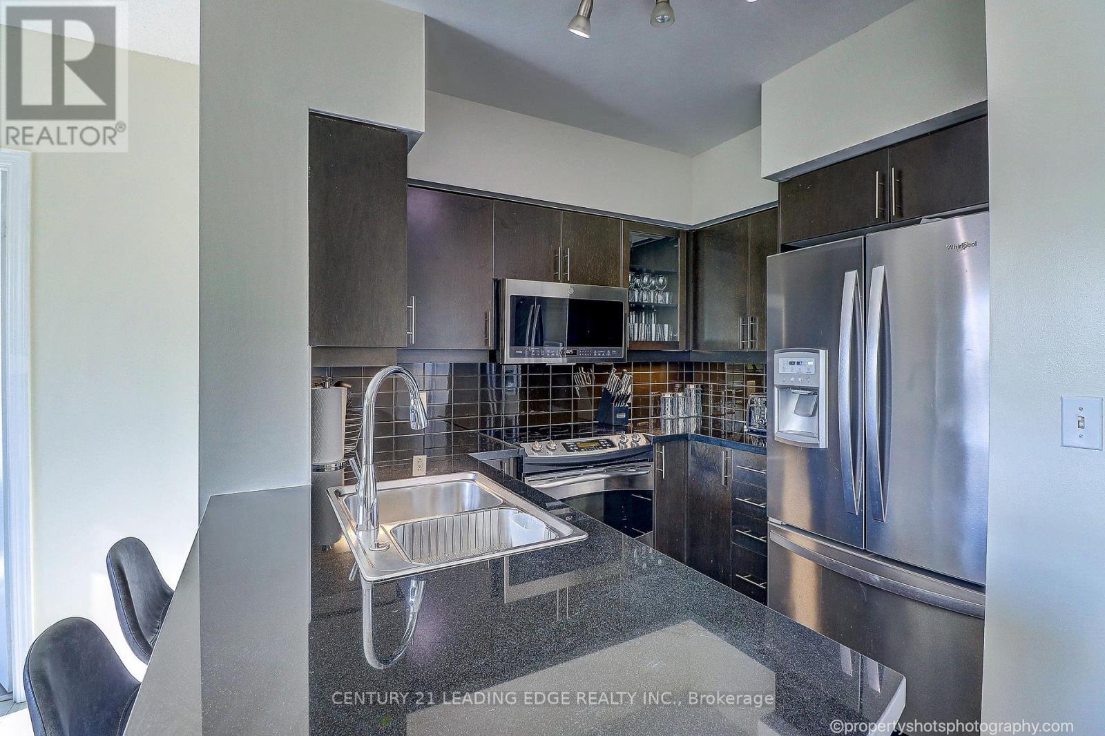 303 - 1900 Lakeshore Boulevard, Toronto, Ontario  M6S 1A4 - Photo 5 - W13474246