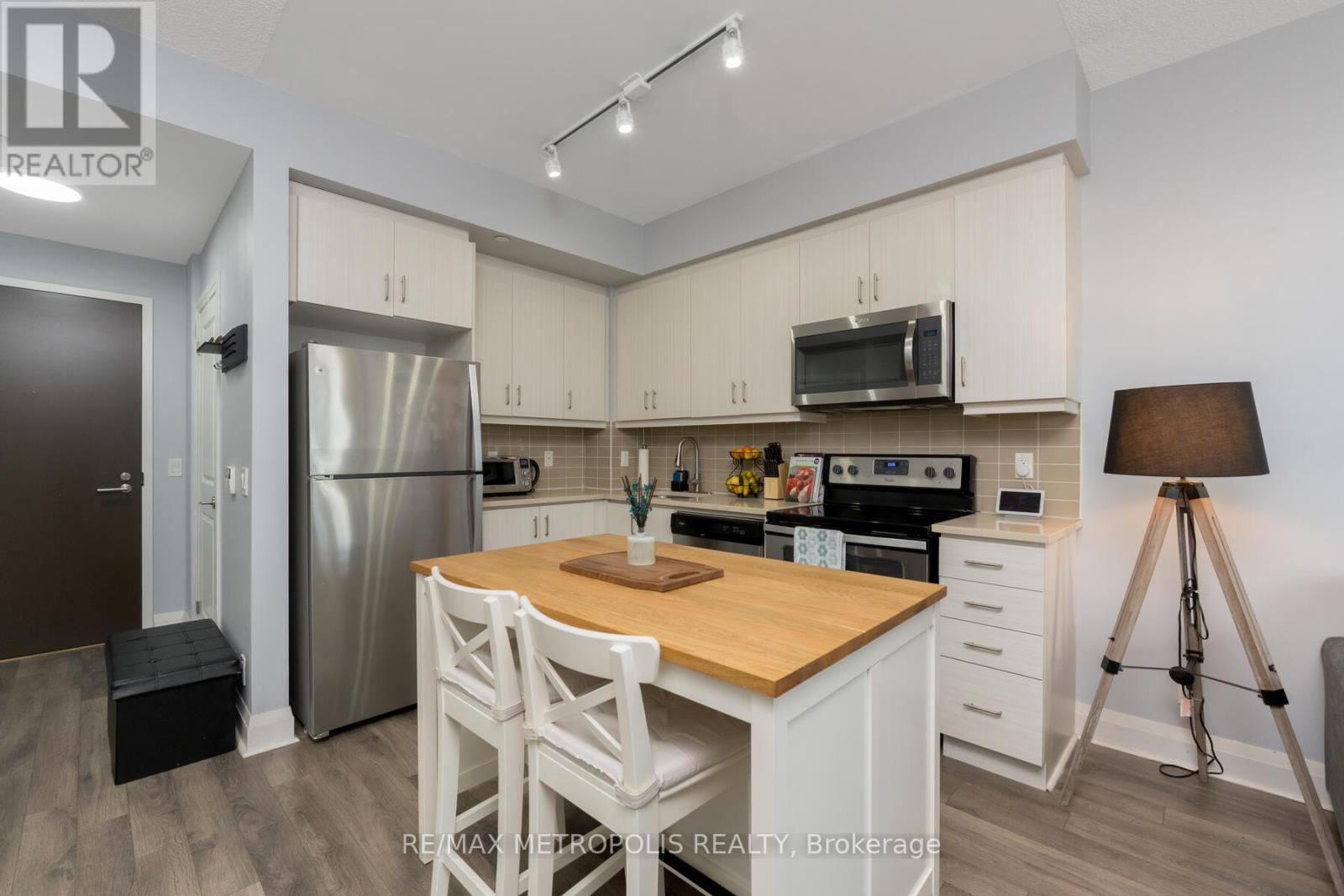 503 - 15 Zorra Street, Toronto, Ontario  M8Z 0C1 - Photo 3 - W13474876