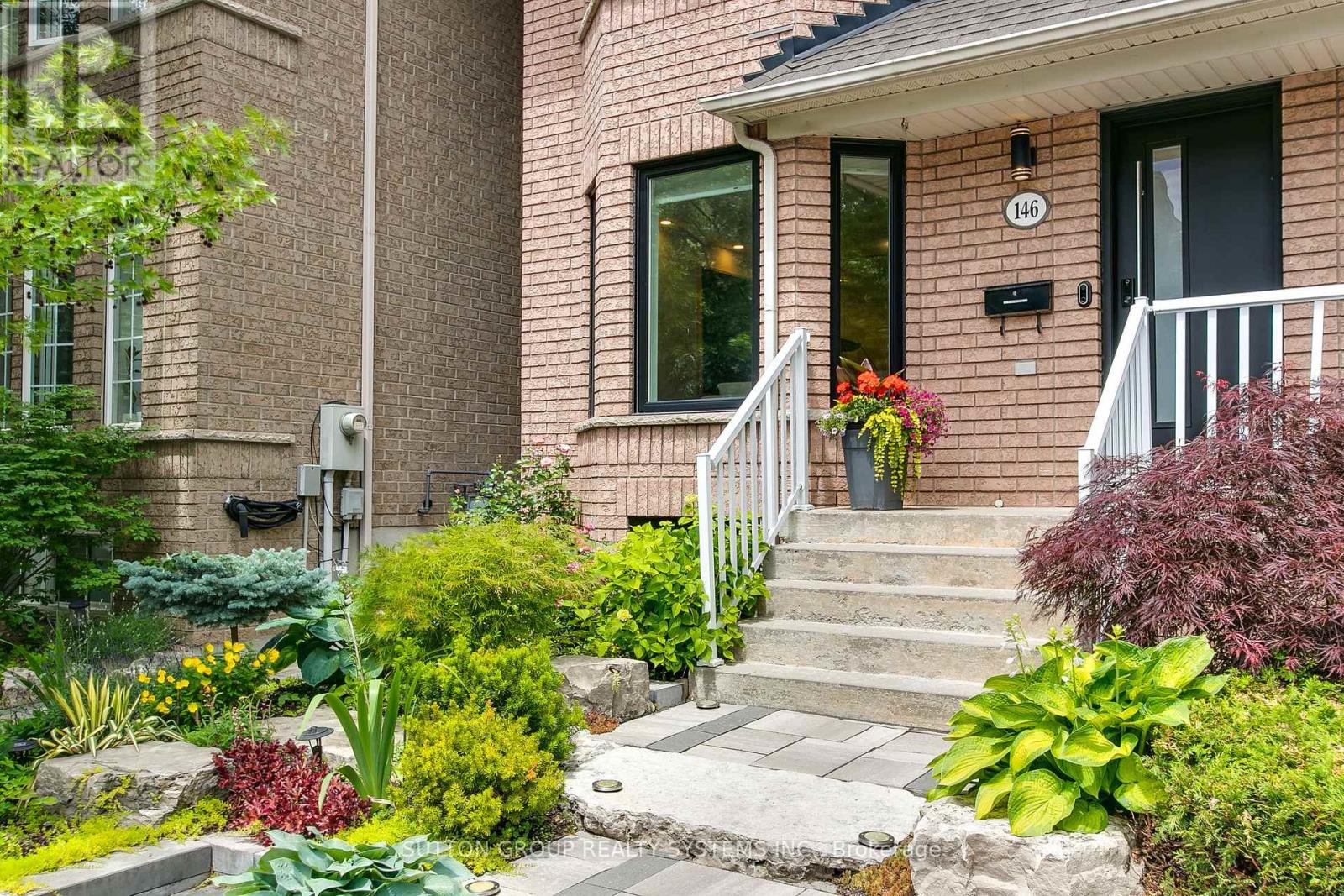 146 Tarragona Boulevard, Toronto, Ontario  M6N 5C5 - Photo 4 - W13474984