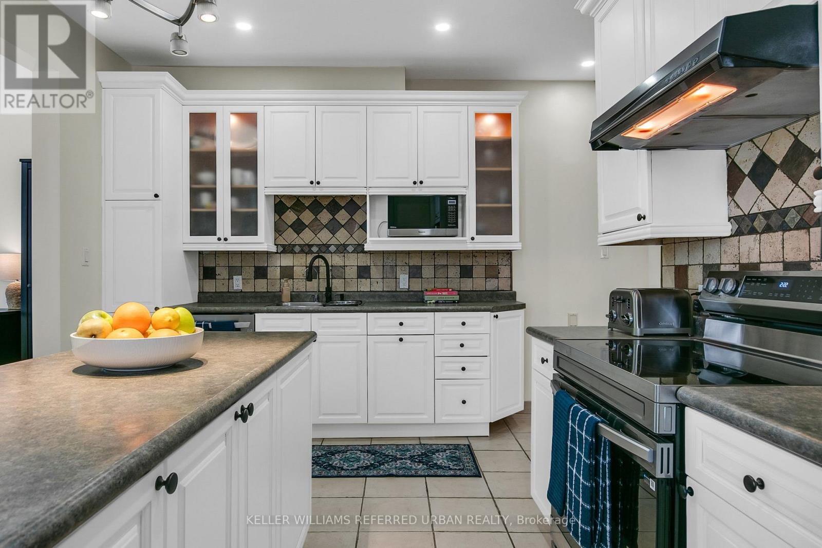 235 Bartlett Avenue, Toronto, Ontario  M6H 3G3 - Photo 17 - W13474704