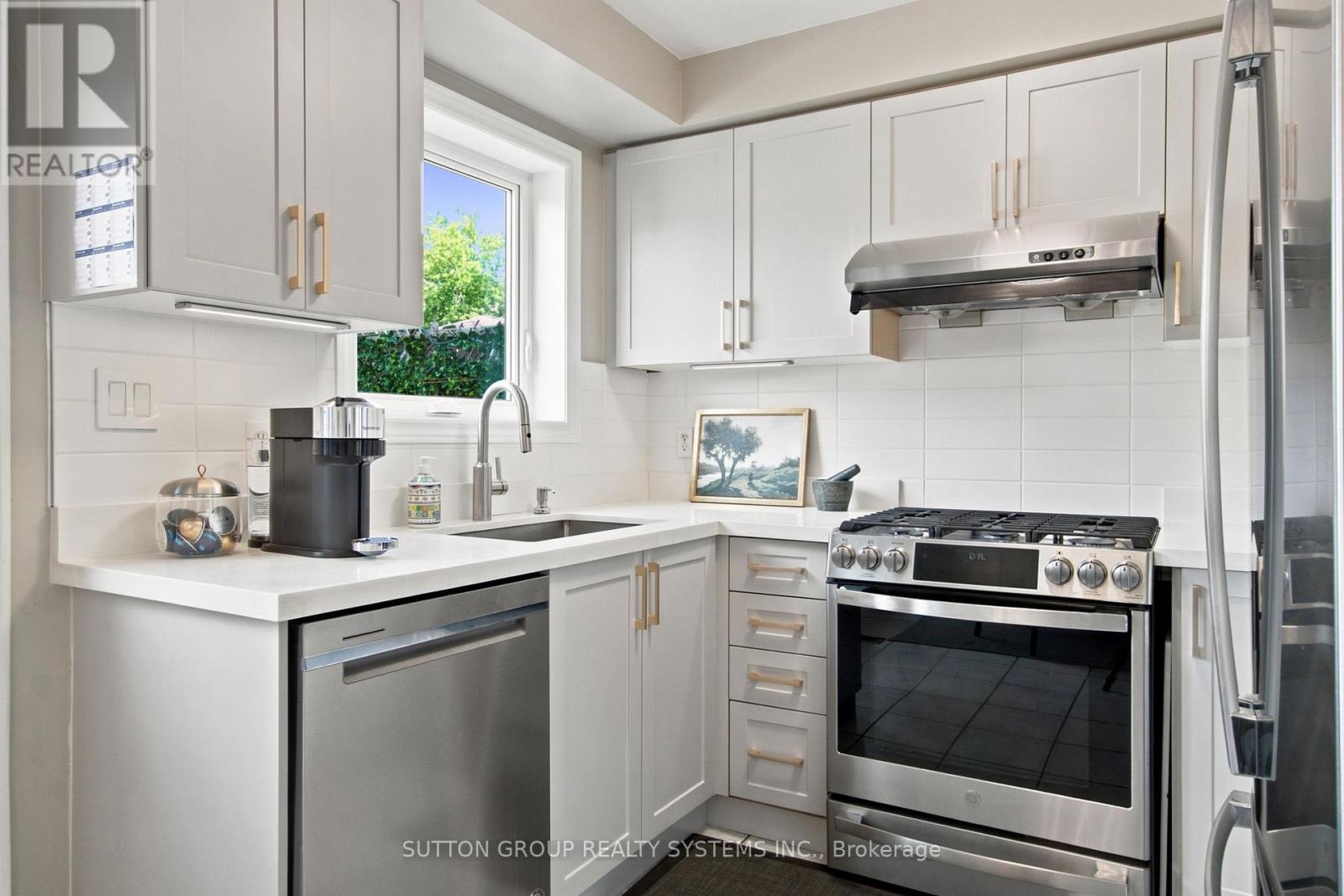 146 Tarragona Boulevard, Toronto, Ontario  M6N 5C5 - Photo 12 - W13474984