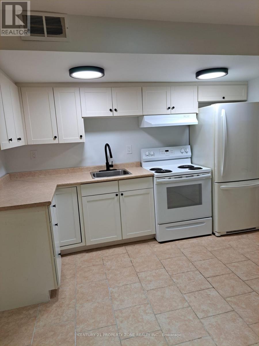 3281 Sunlight Street, Mississauga, Ontario L5M 0G7 - Photo 3 - W13475664