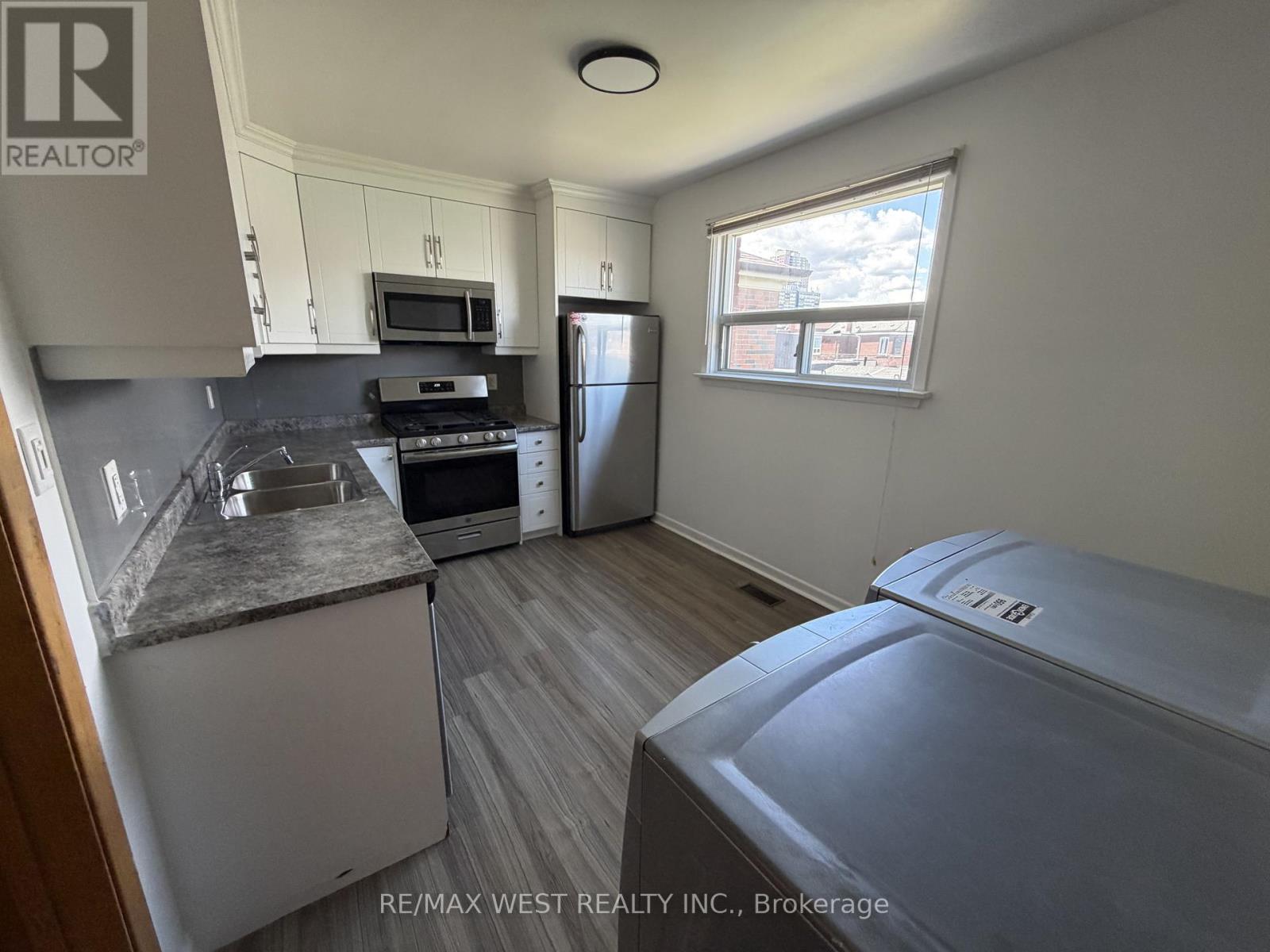 Upper - 78 Millicent Street, Toronto, Ontario M6H 1W4 - Photo 4 - W13475708