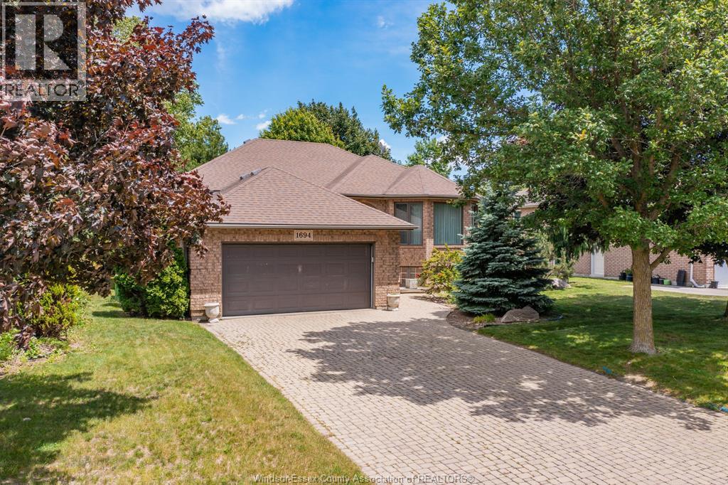 1694 CHORNOBY, Tecumseh, Ontario