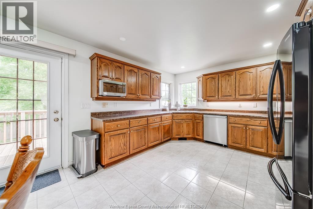 1694 Chornoby, Tecumseh, Ontario  N8N 5A1 - Photo 14 - 26014444