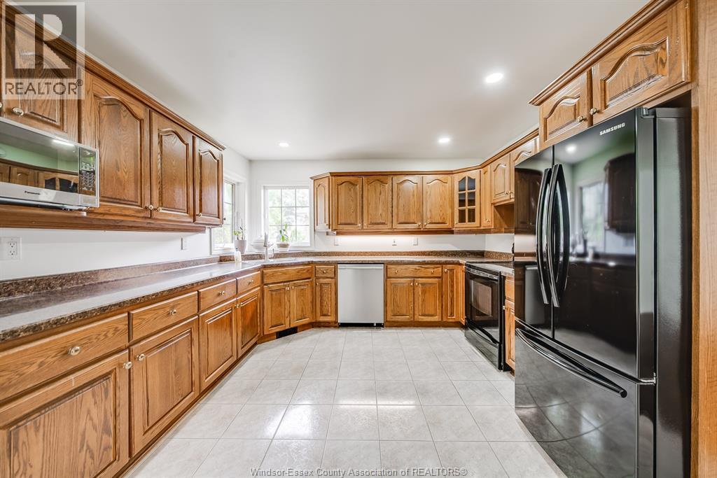 1694 Chornoby, Tecumseh, Ontario  N8N 5A1 - Photo 15 - 26014444