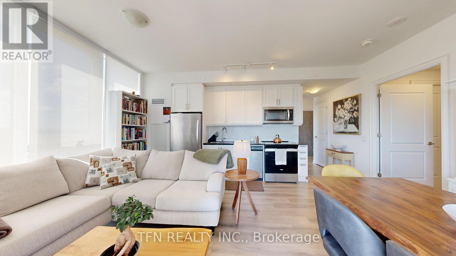 602 - 10 Gatineau Drive W, Vaughan, Ontario  L4J 0L2 - Photo 3 - N13476654