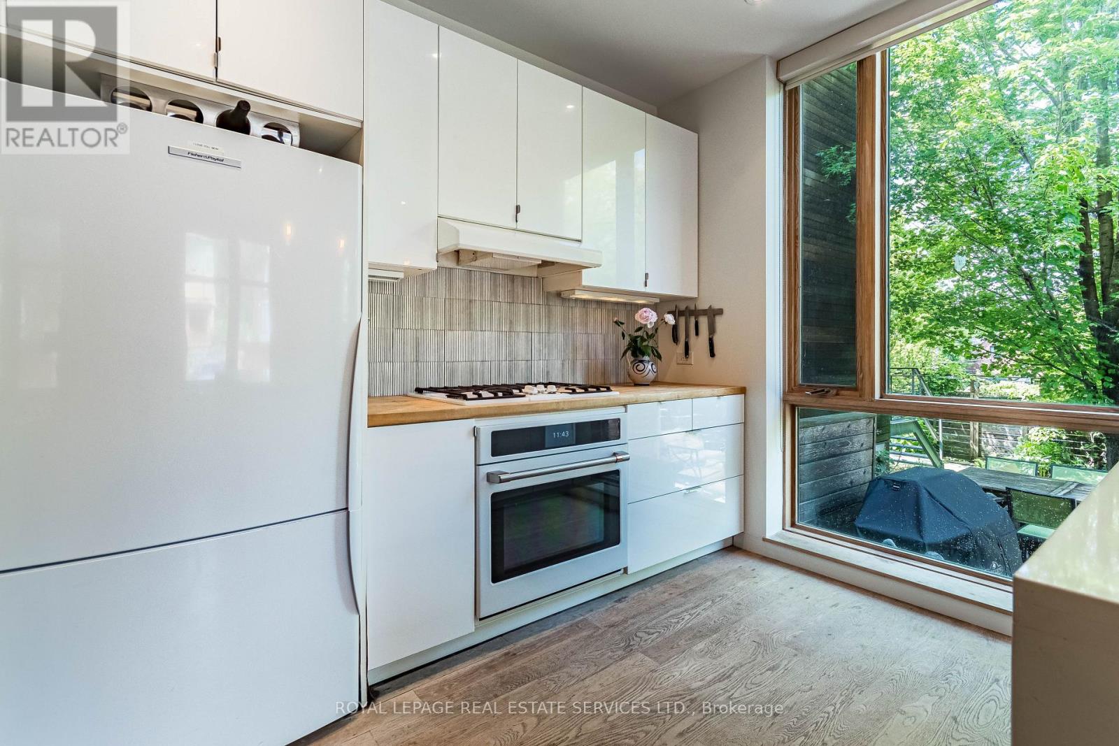 241 Garden Avenue, Toronto, Ontario  M6R 1J2 - Photo 11 - W13476092
