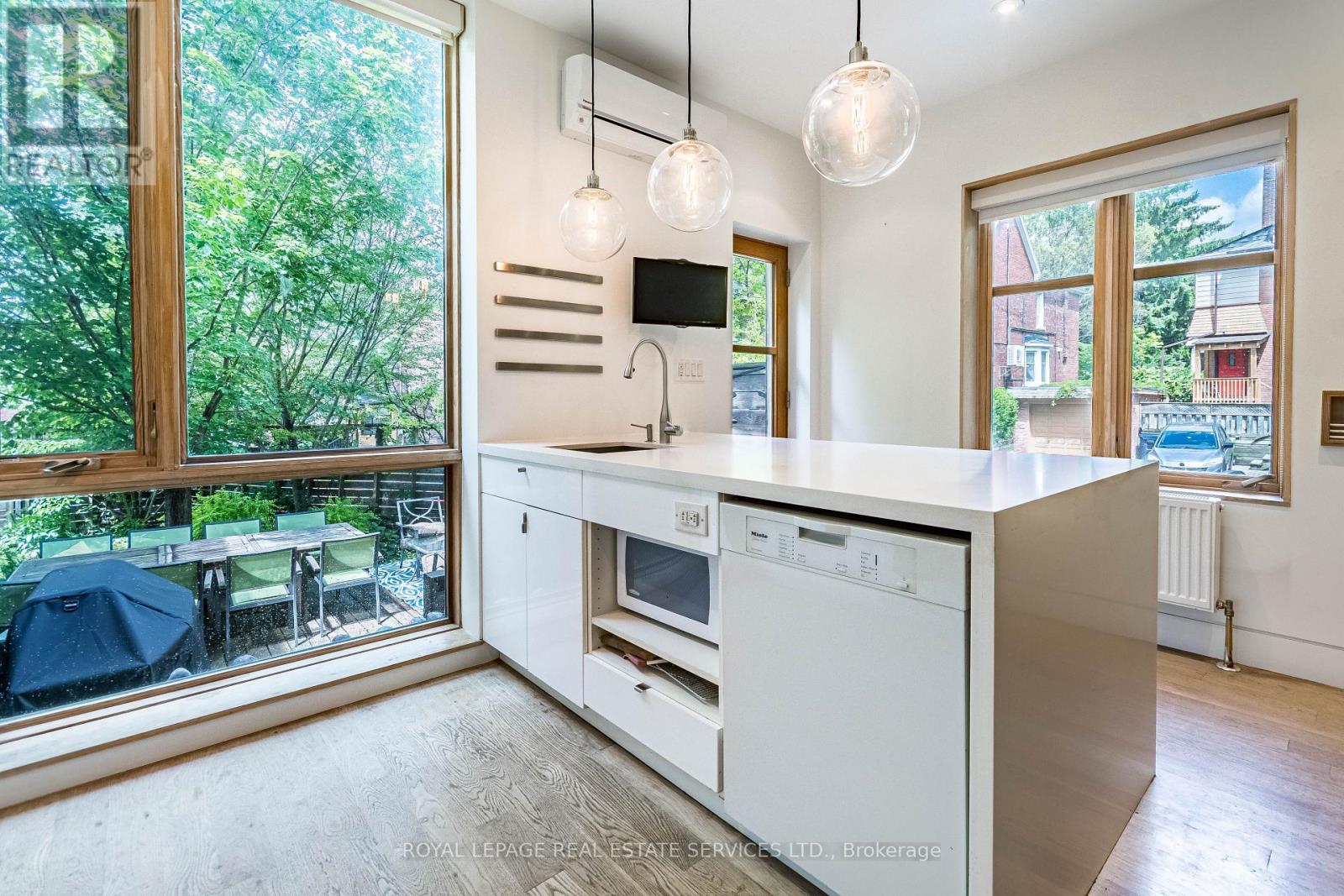 241 Garden Avenue, Toronto, Ontario  M6R 1J2 - Photo 12 - W13476092
