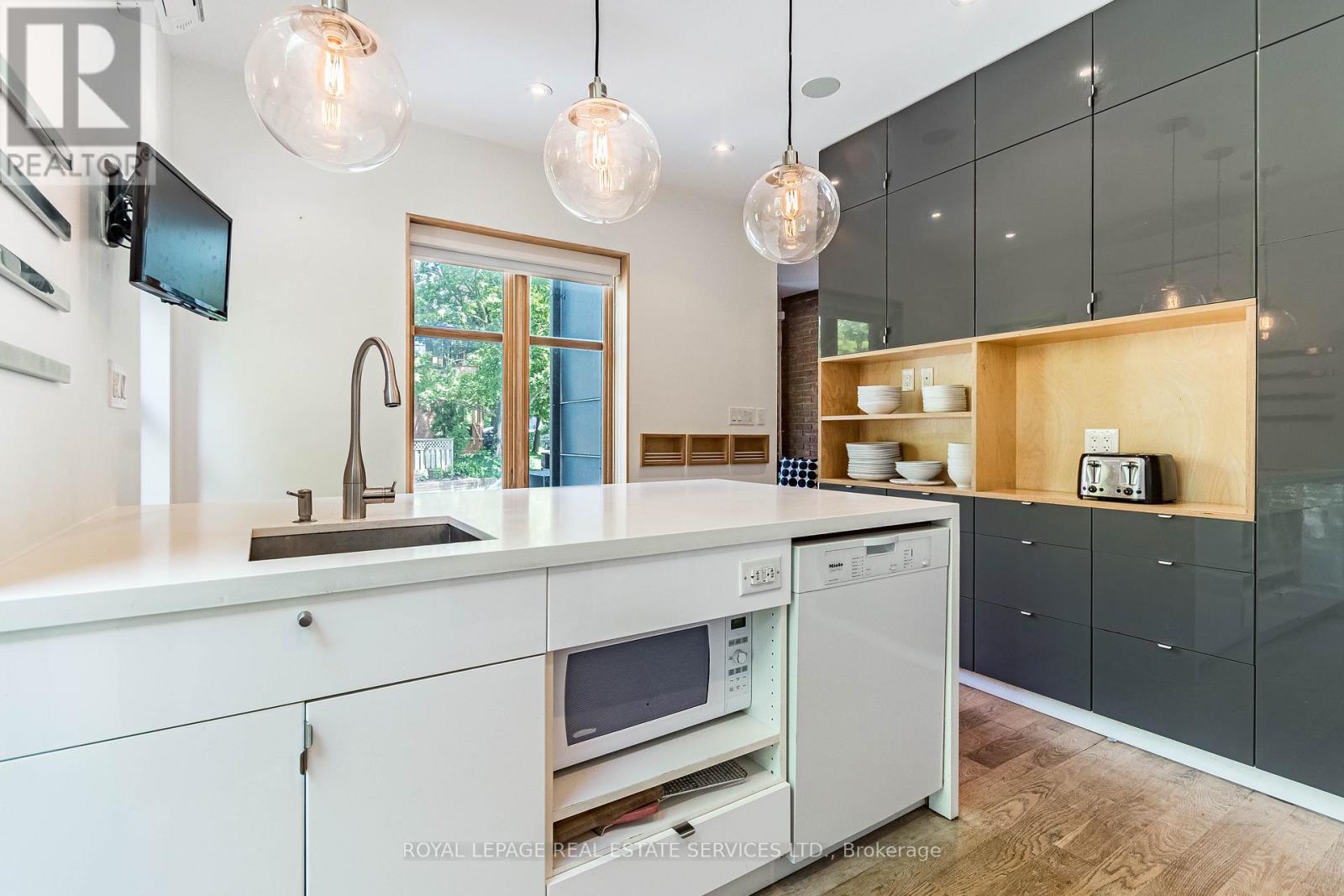 241 Garden Avenue, Toronto, Ontario  M6R 1J2 - Photo 13 - W13476092