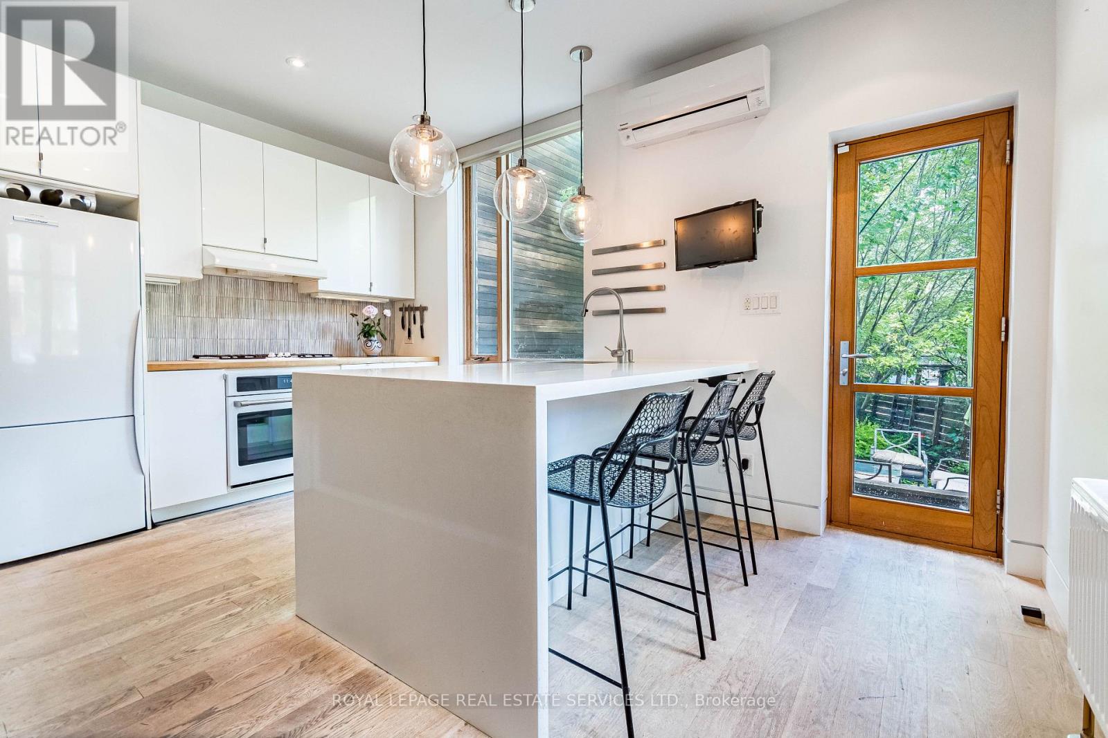 241 Garden Avenue, Toronto, Ontario  M6R 1J2 - Photo 9 - W13476092