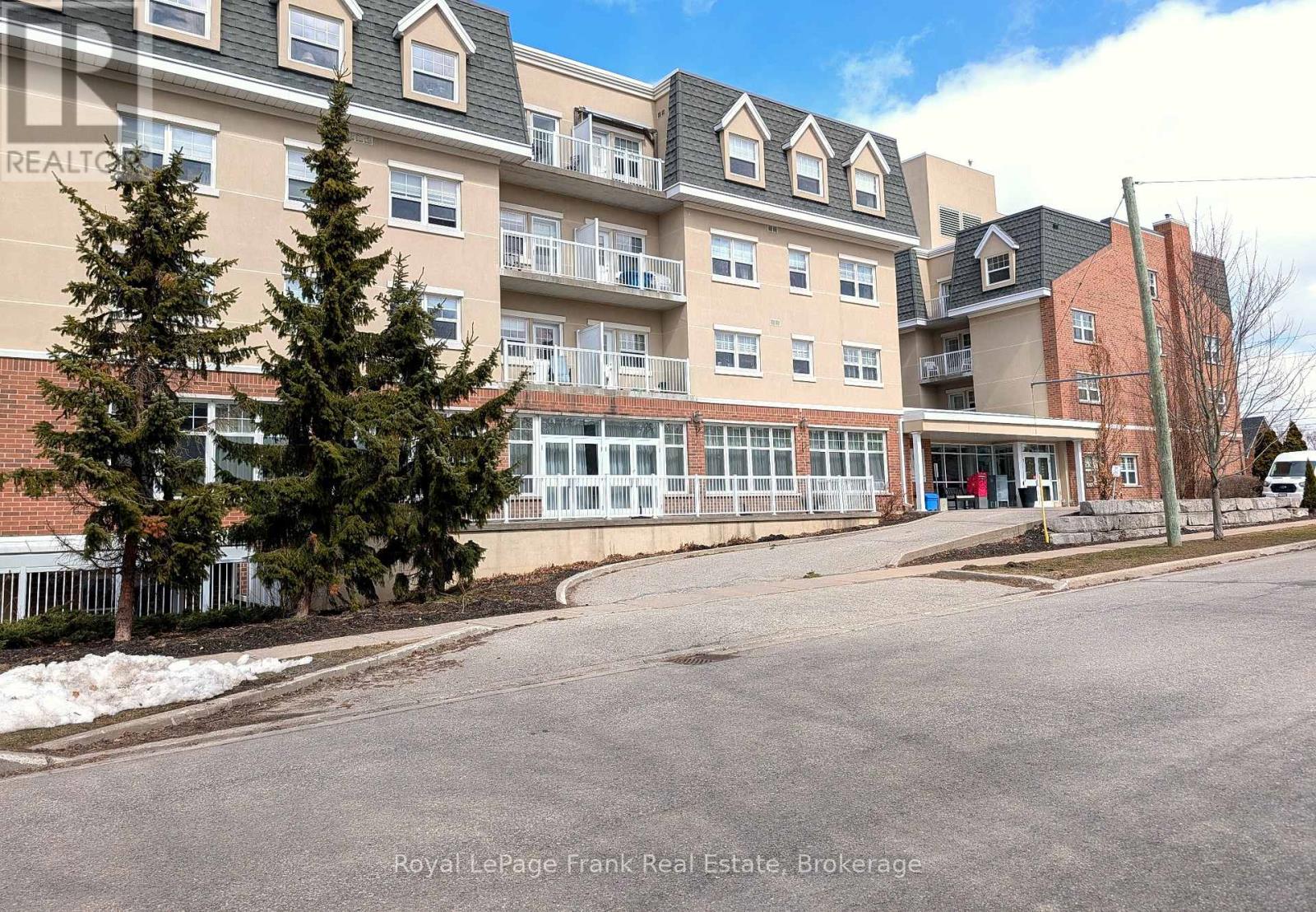 425 - 240 Chapel Street, Cobourg, Ontario  K9A 0E3 - Photo 2 - X13473672