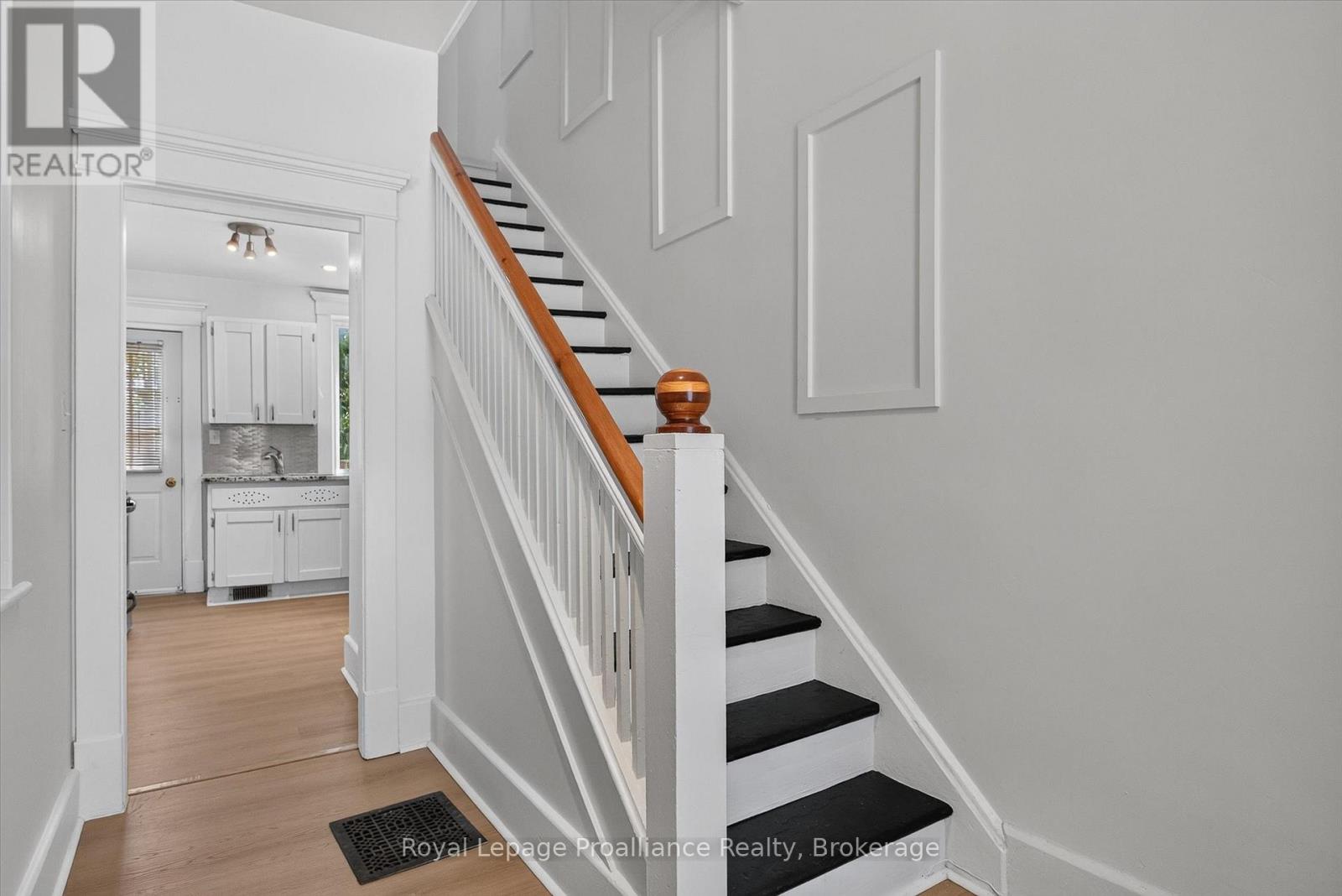 367 Edinburgh Street, Peterborough, Ontario  K9H 3G1 - Photo 12 - X13474184