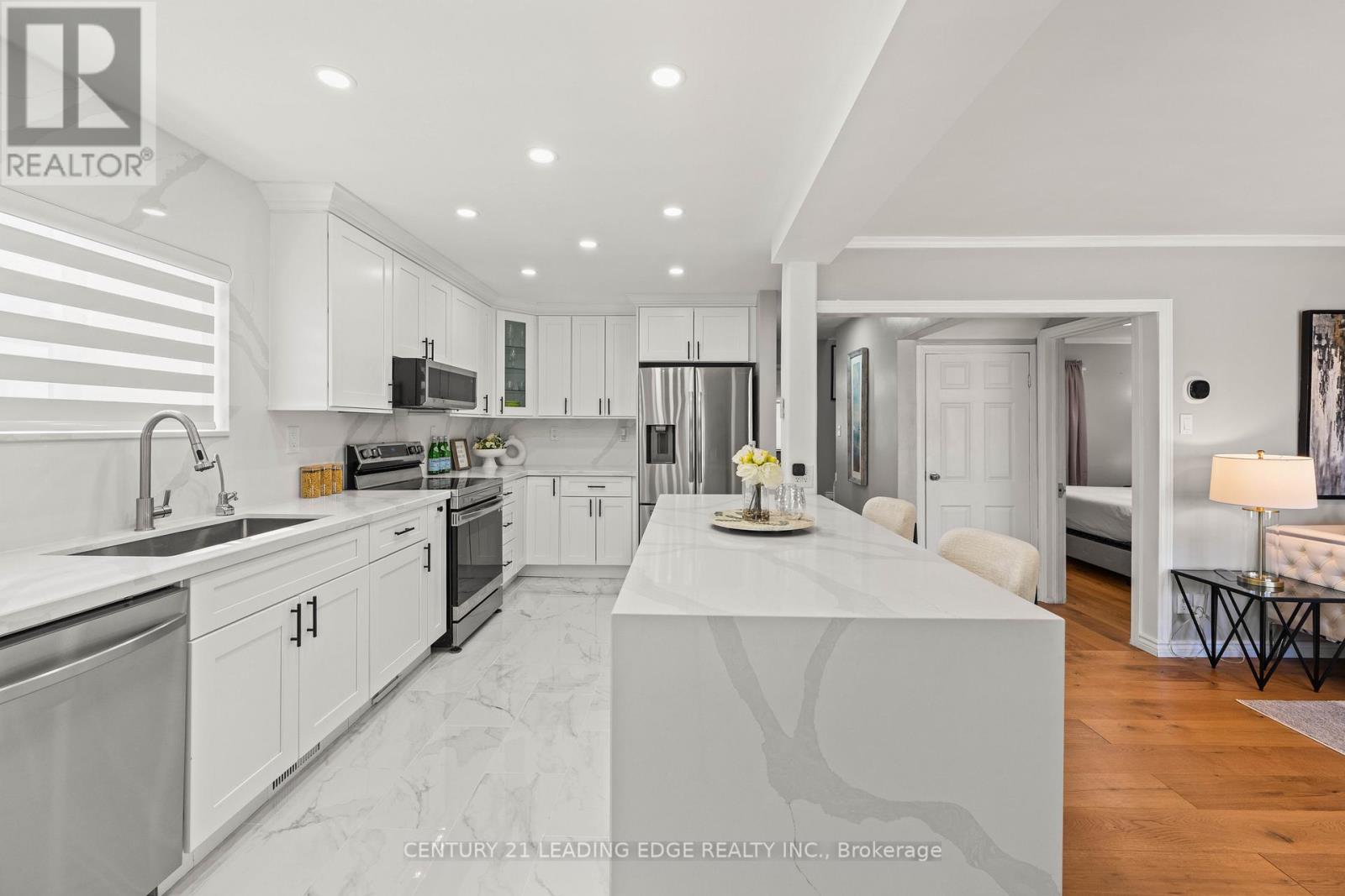 27 Chilcot Avenue, Toronto, Ontario  M9W 1T9 - Photo 7 - W13476576