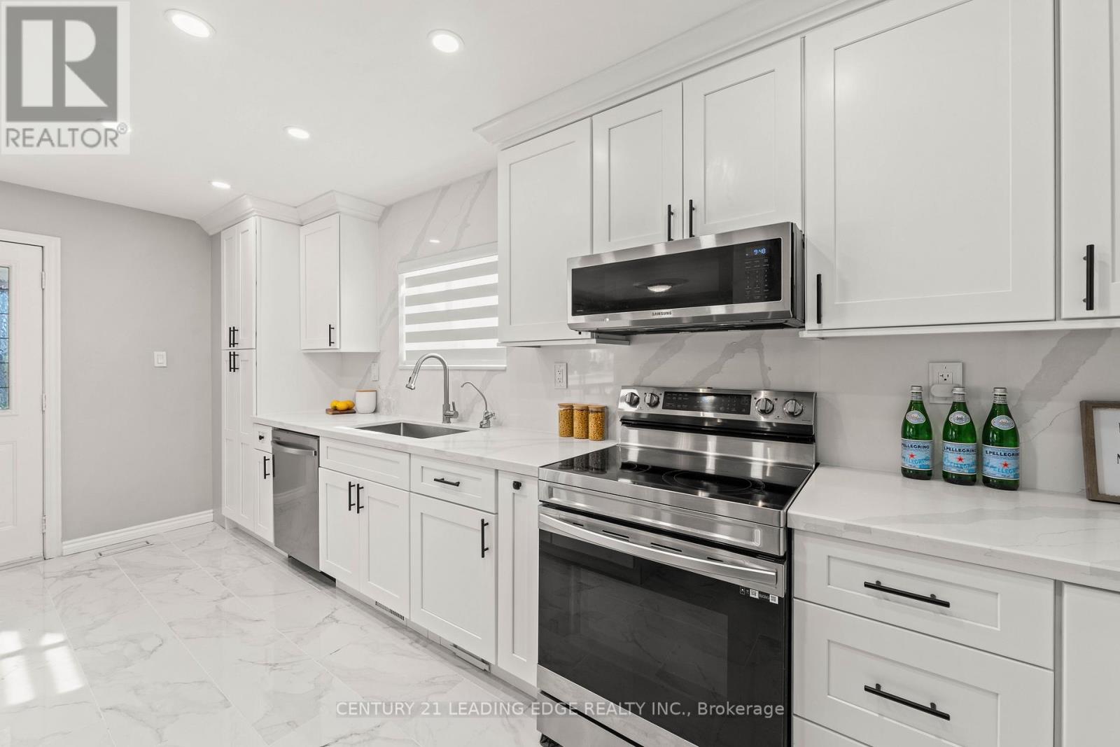 27 Chilcot Avenue, Toronto, Ontario  M9W 1T9 - Photo 11 - W13476576