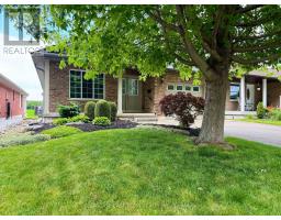 10 HOLLAND AVENUE, Aylmer, Ontario
